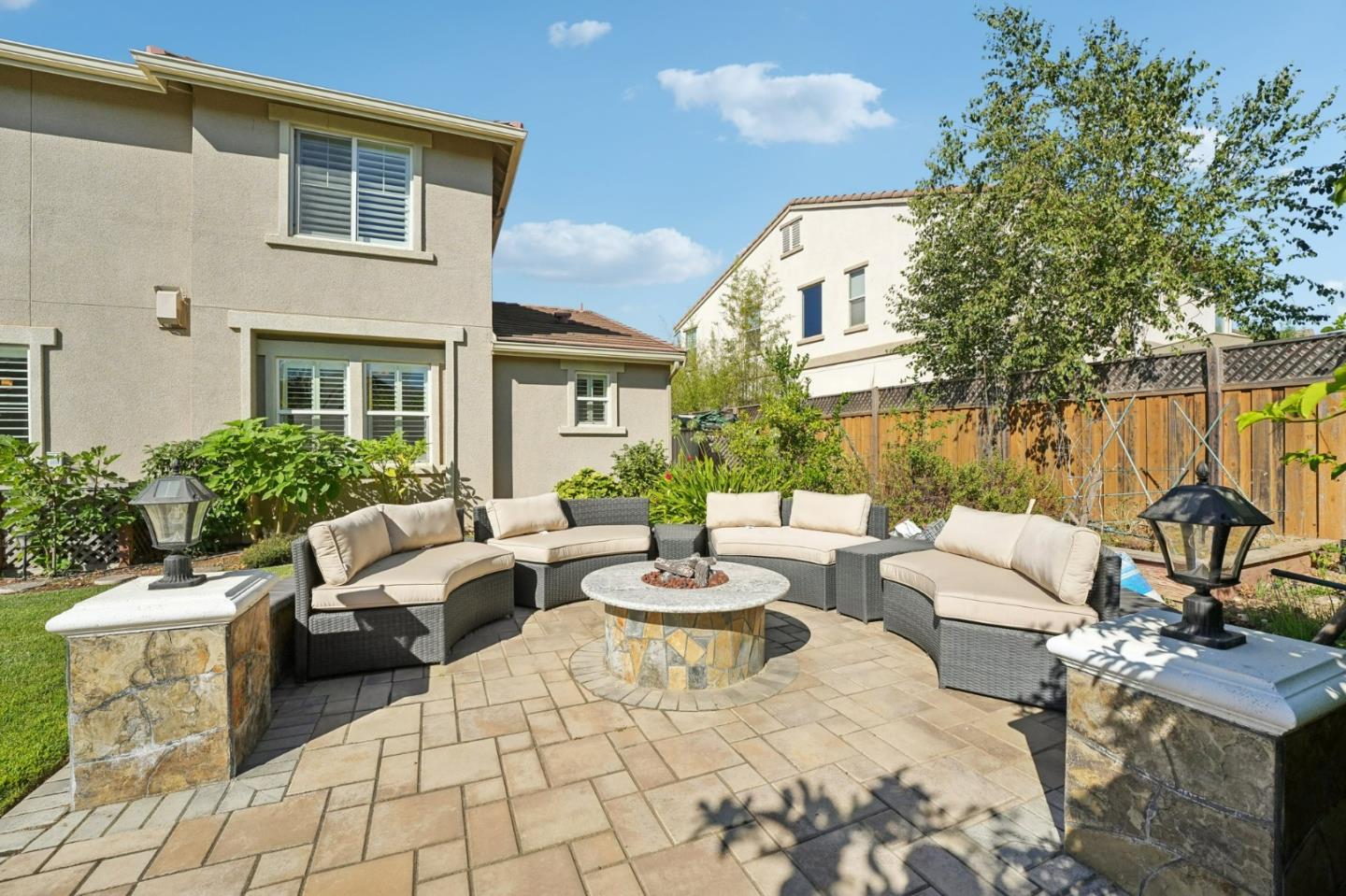 17450 Shelton WAY
