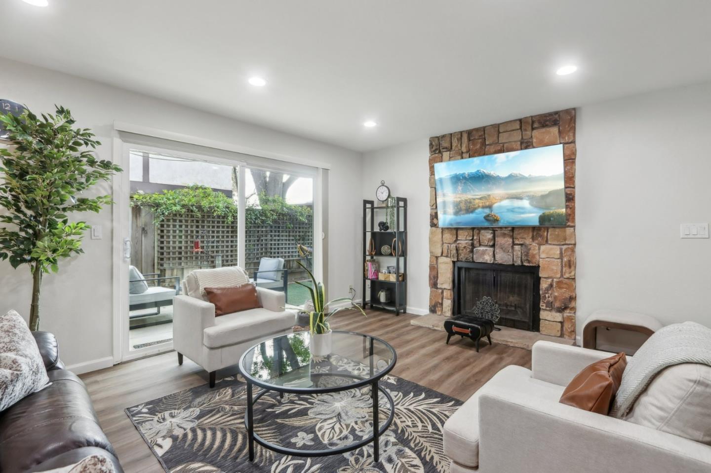 7122 Menaul CT