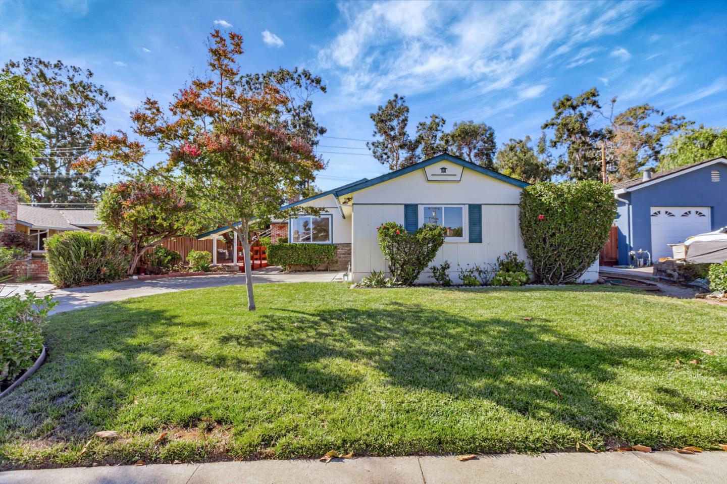 987 Selby LN
