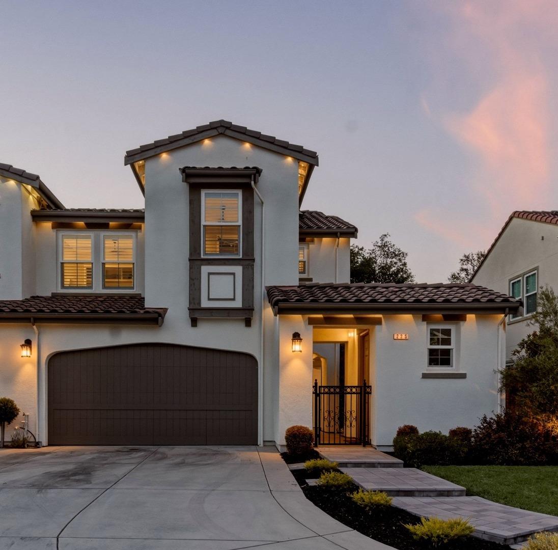 225 Calle Del Rey