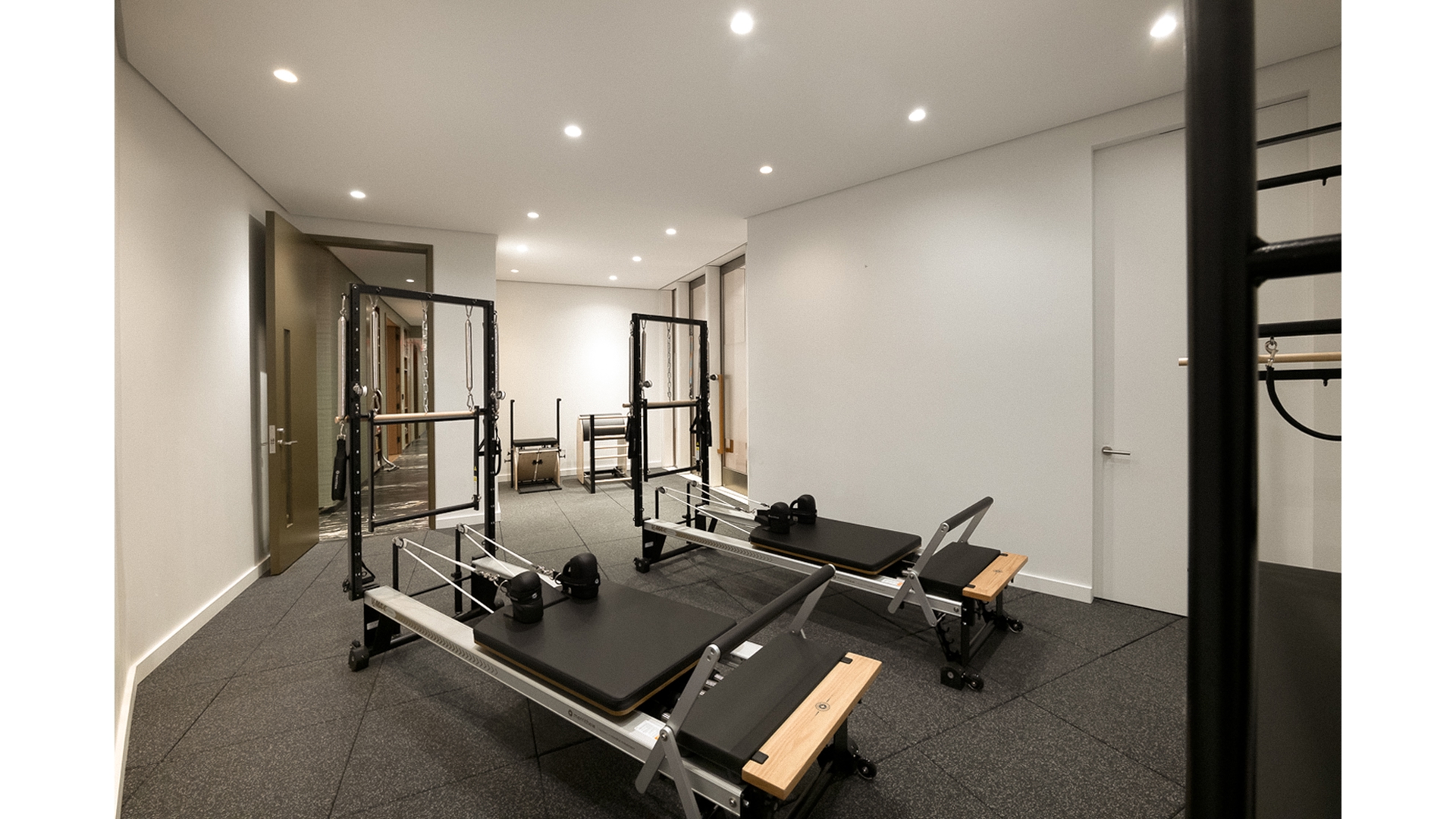 551 W 21ST Street 8B