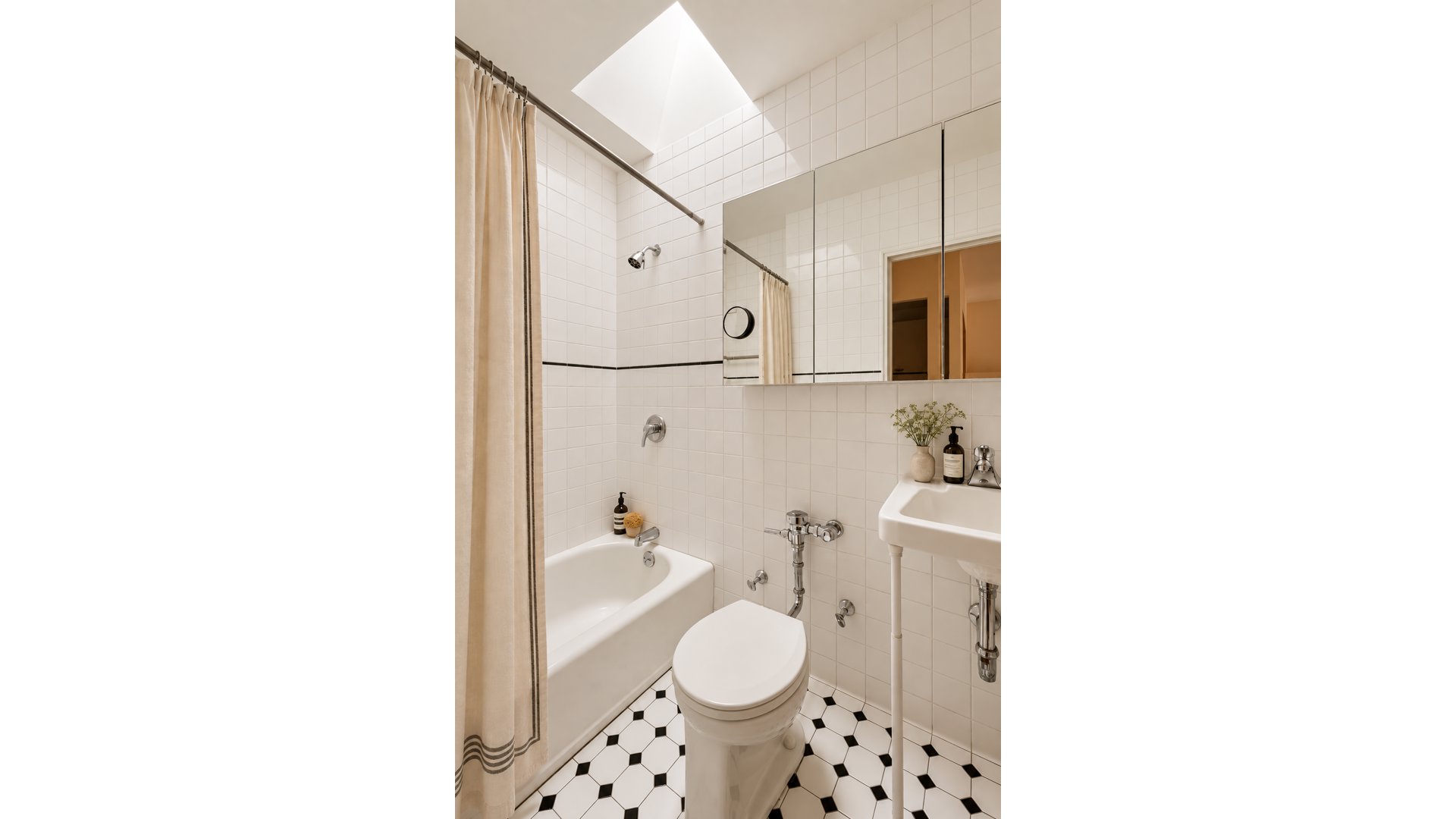 61 HORATIO Street 5C