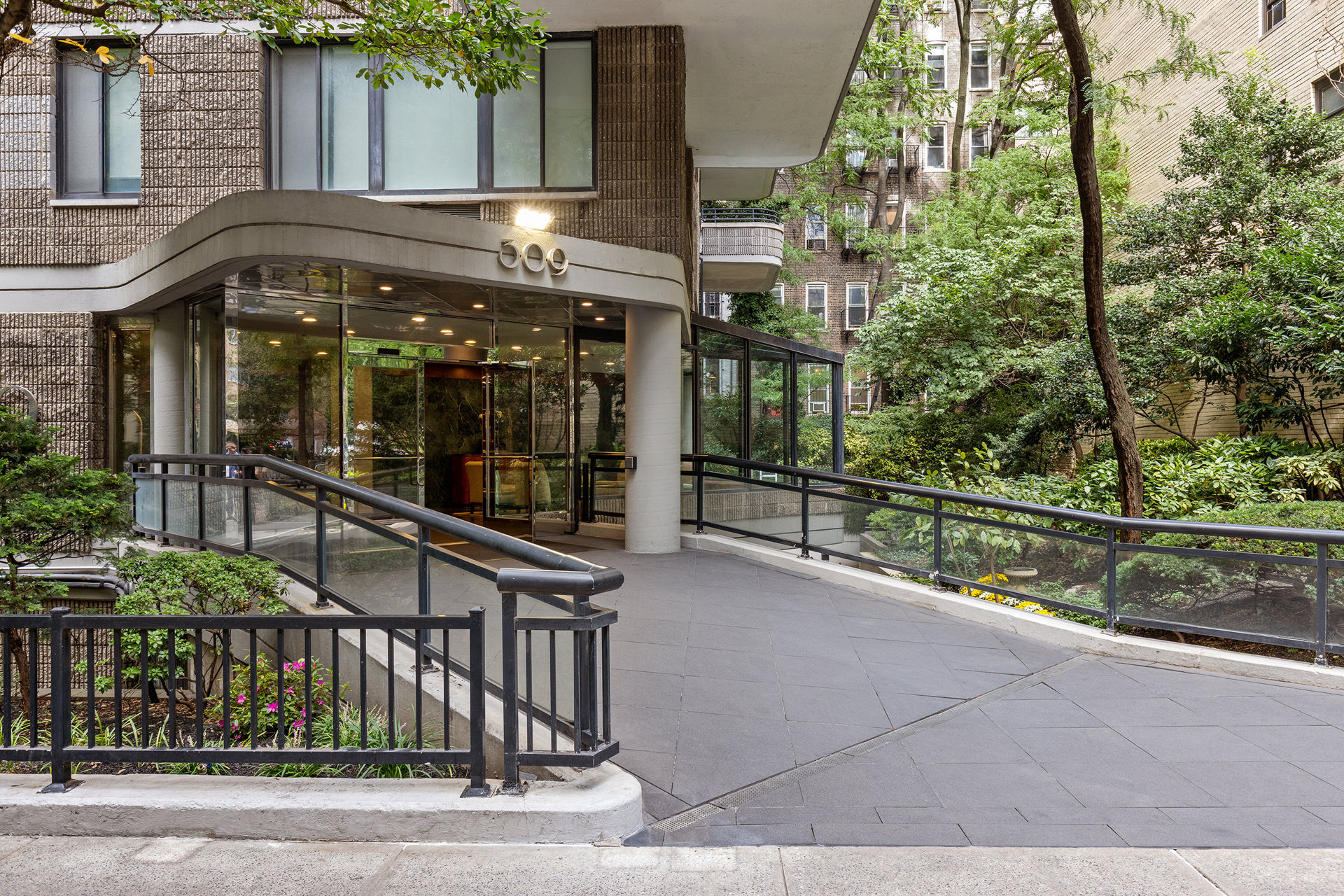 309 E 49TH Street 9B