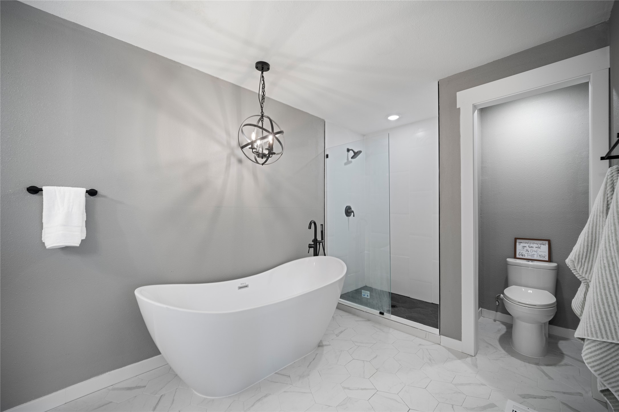 1811 Crockett Street N