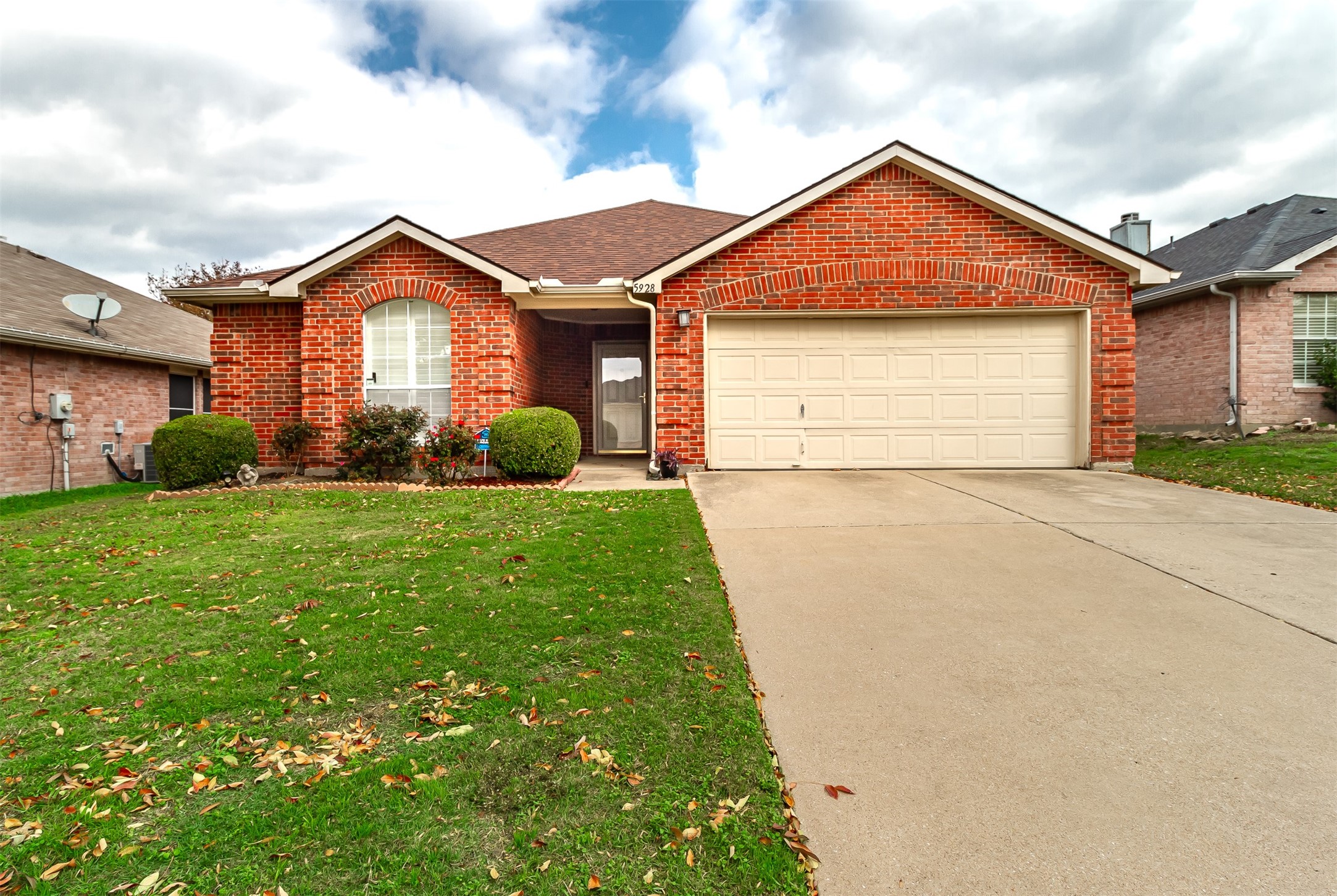 5928 Fox Point Trail