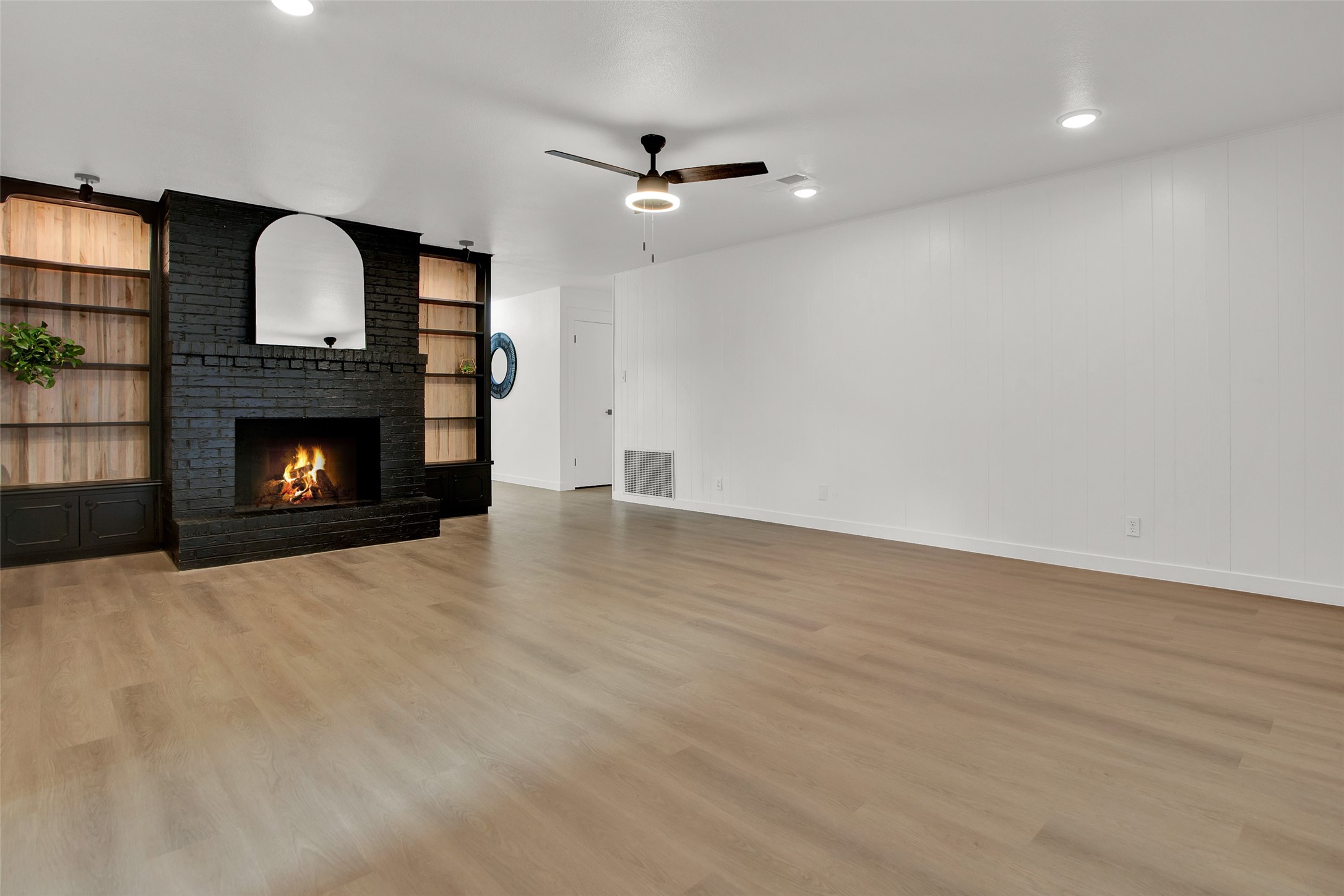 2910 W Crawford Street