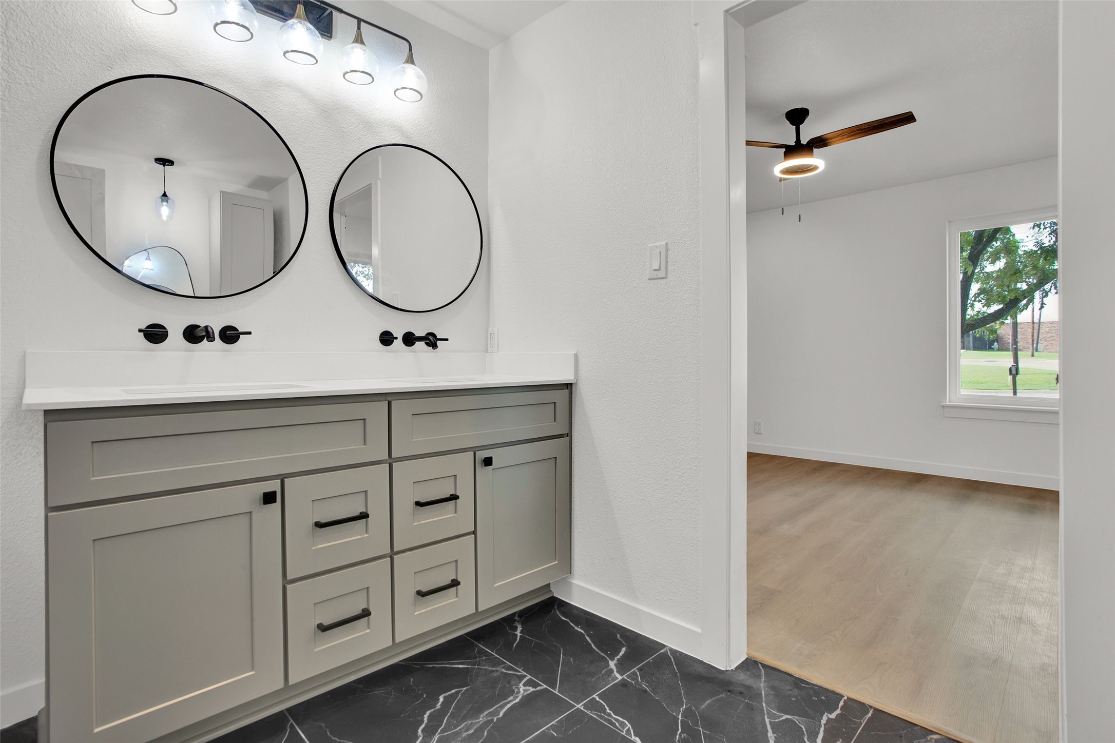 2910 W Crawford Street