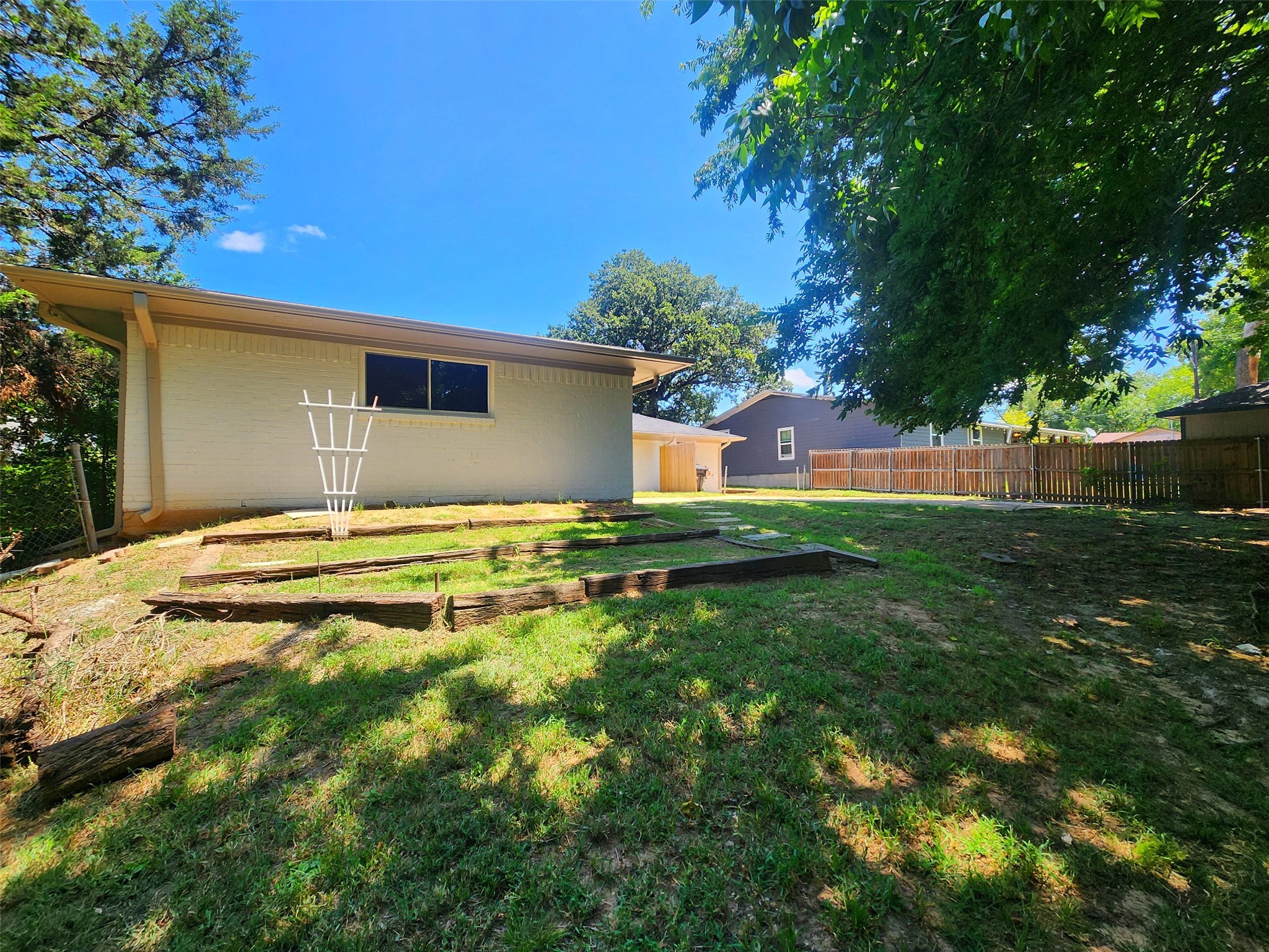 2910 W Crawford Street