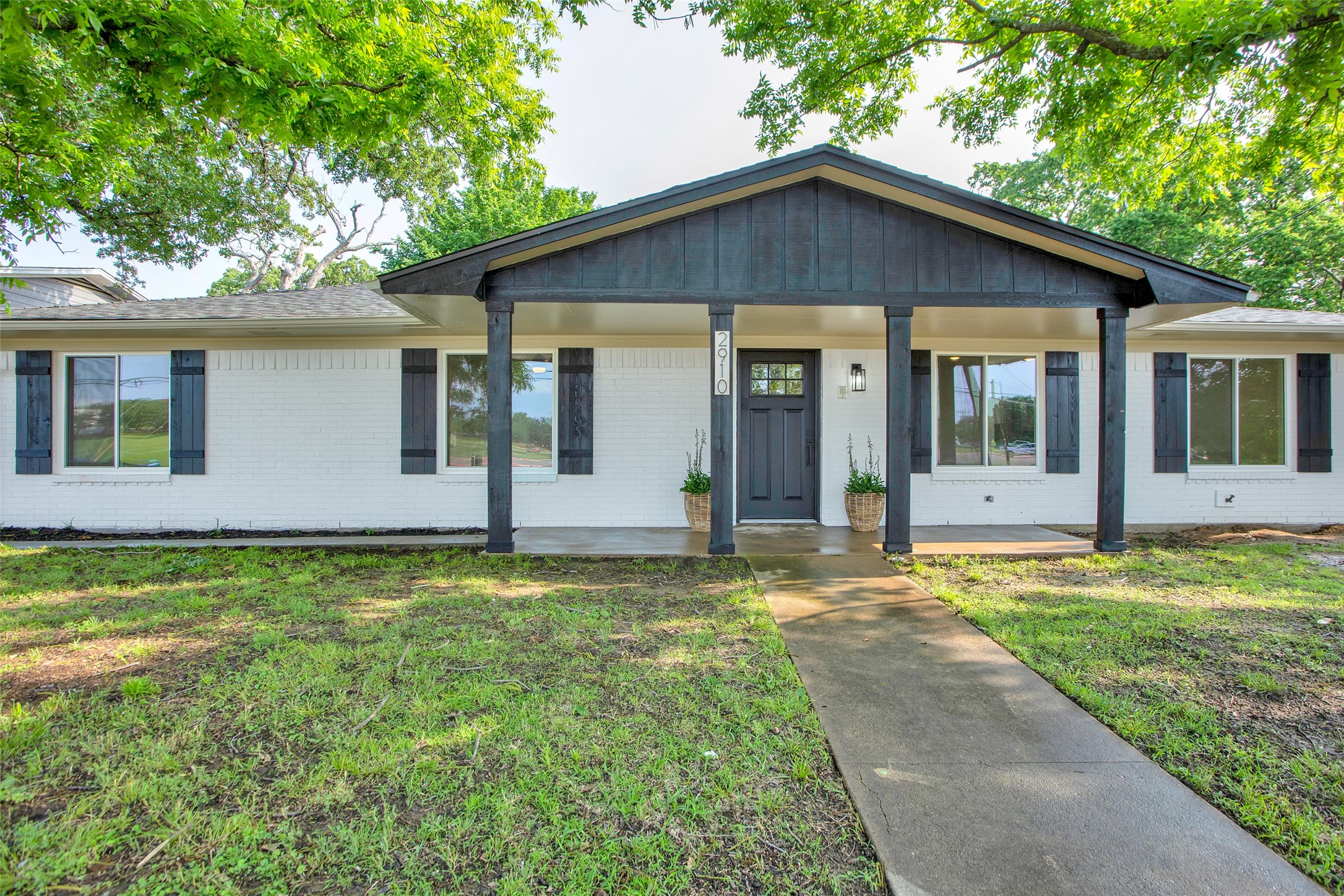 2910 W Crawford Street