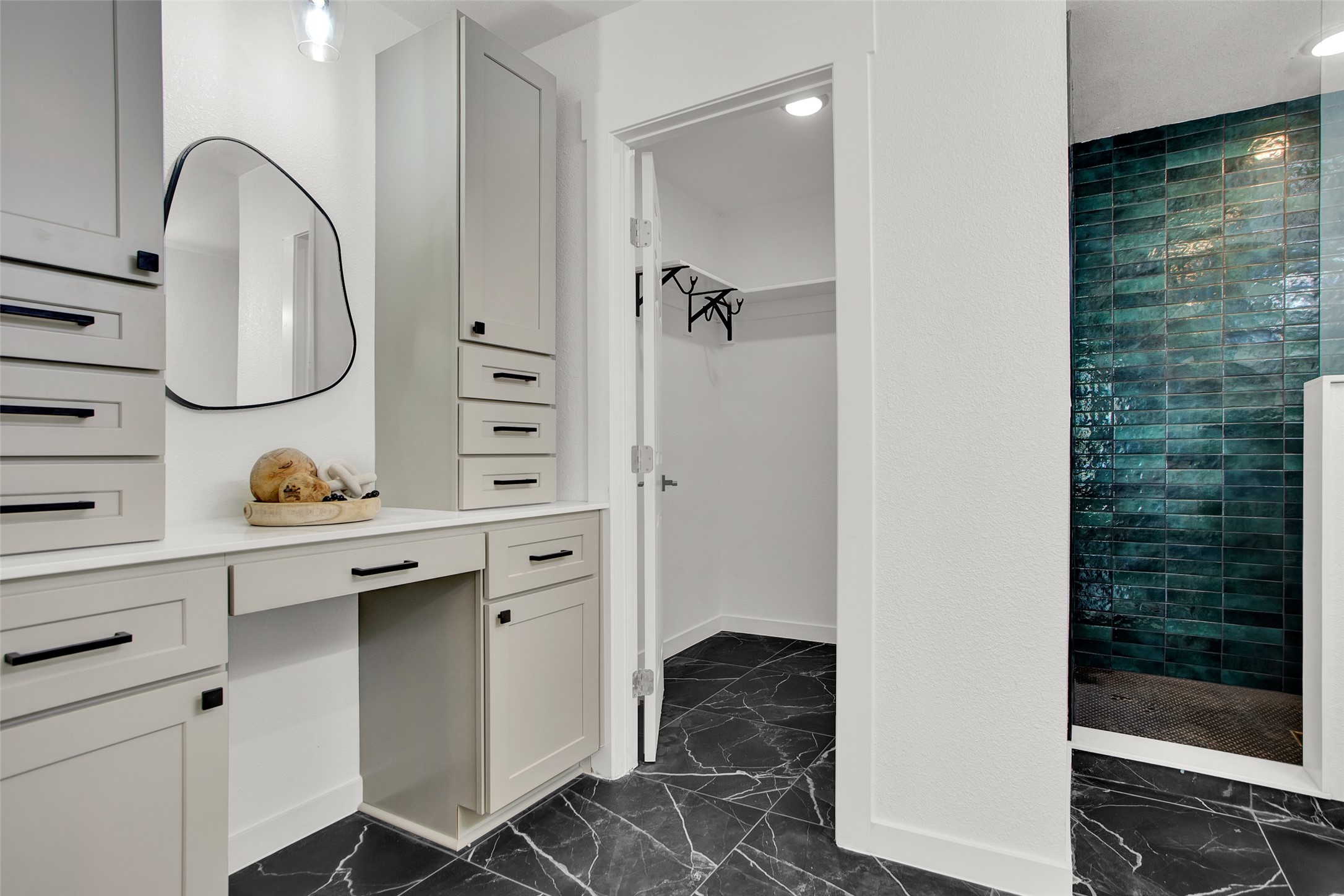 2910 W Crawford Street