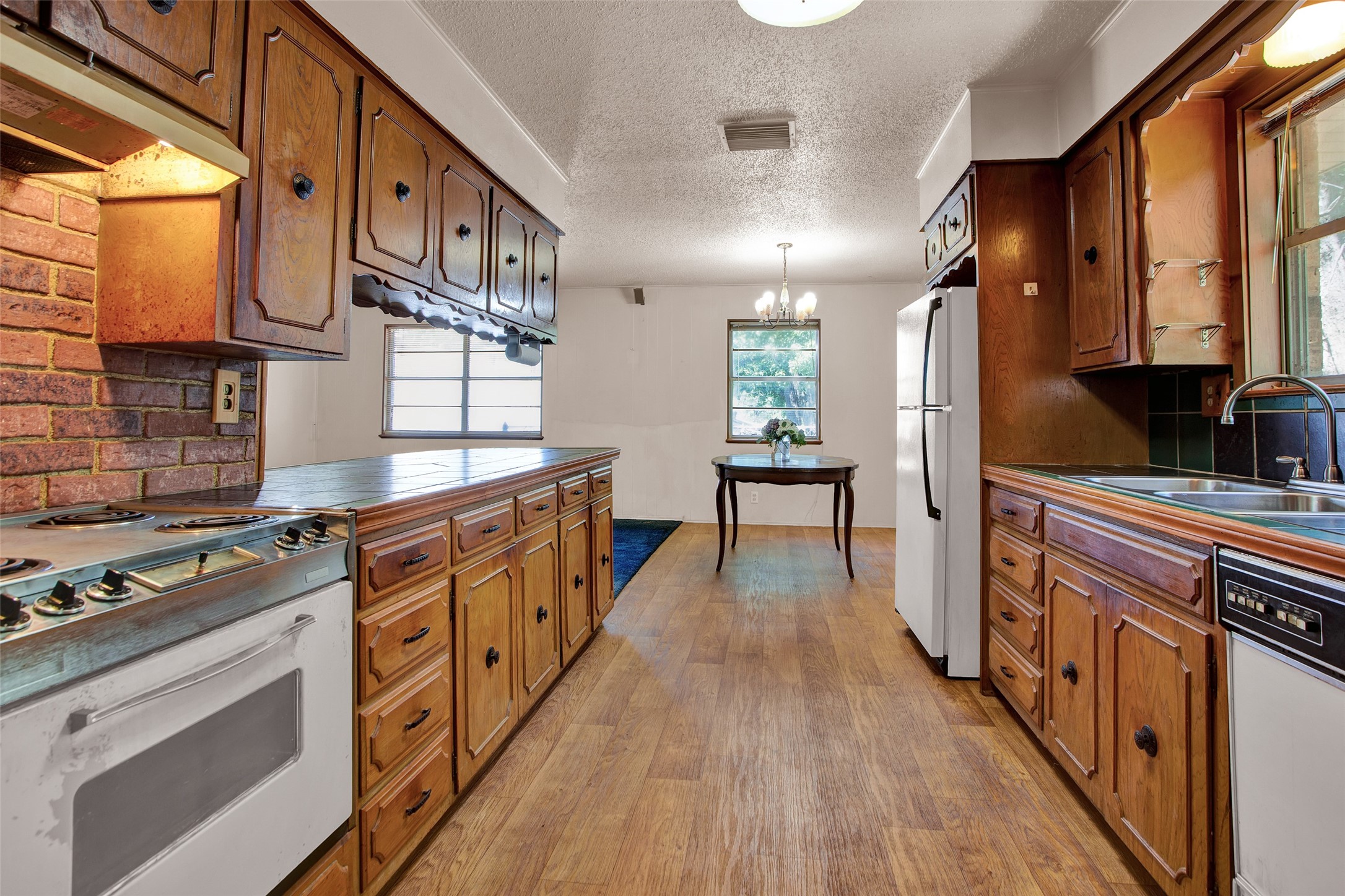 1331 Crestview Drive