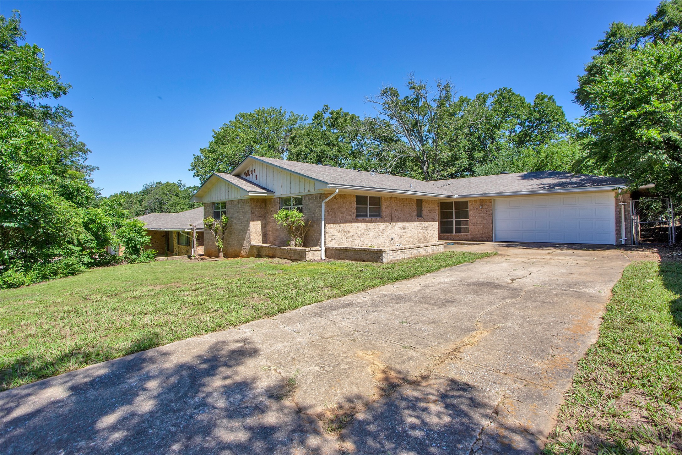 1331 Crestview Drive