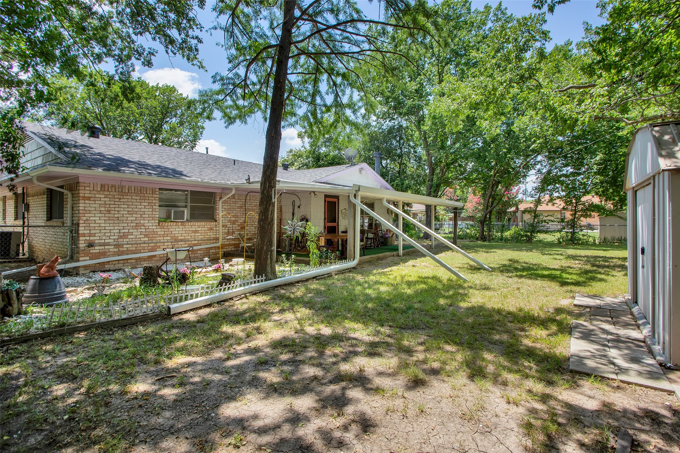 1817 W Belden Street