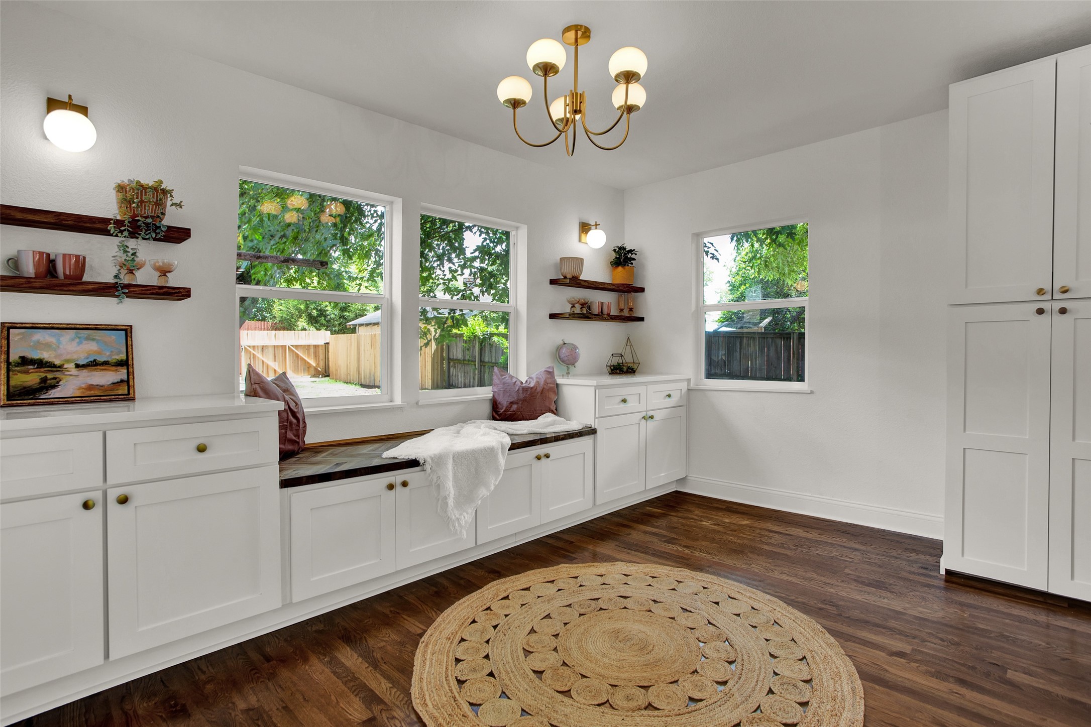 1209 W Woodard Street