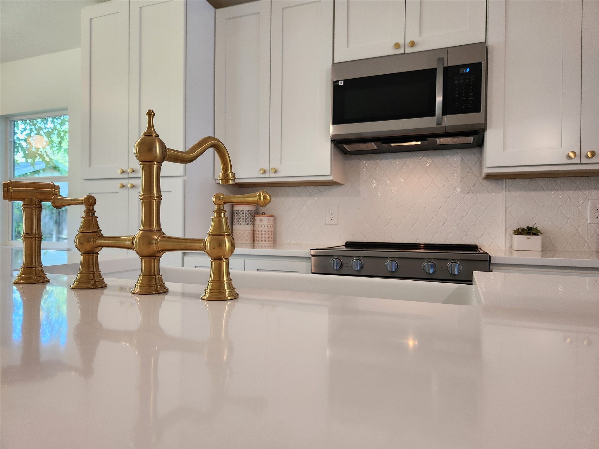 1209 W Woodard Street