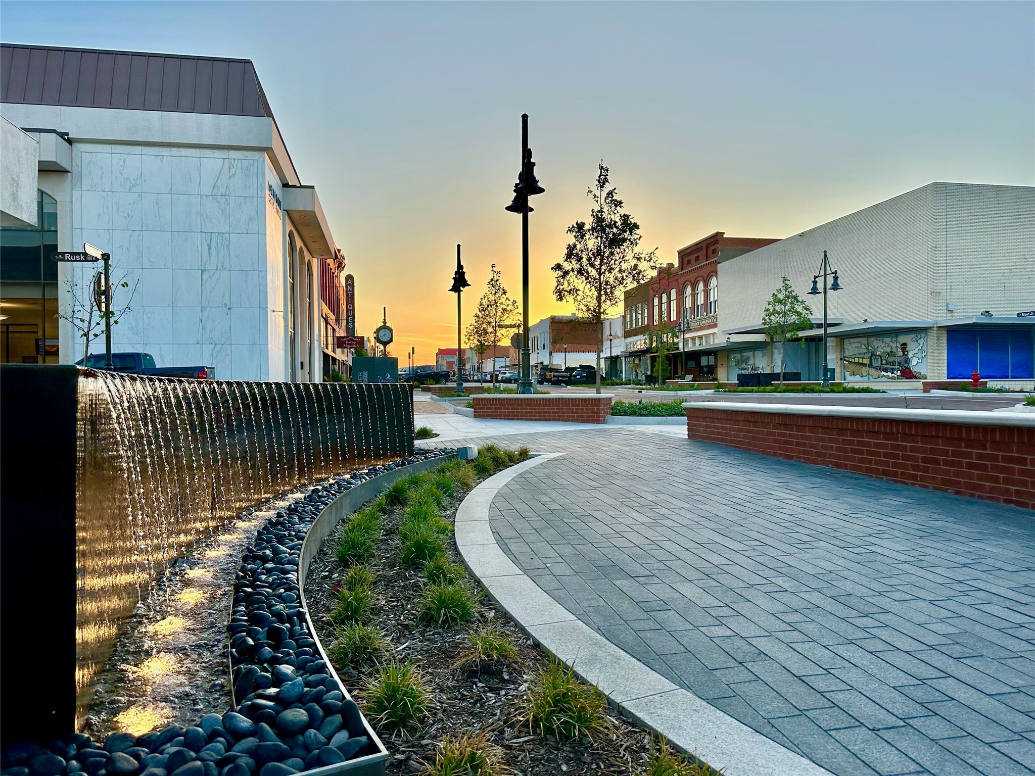 1209 W Woodard Street