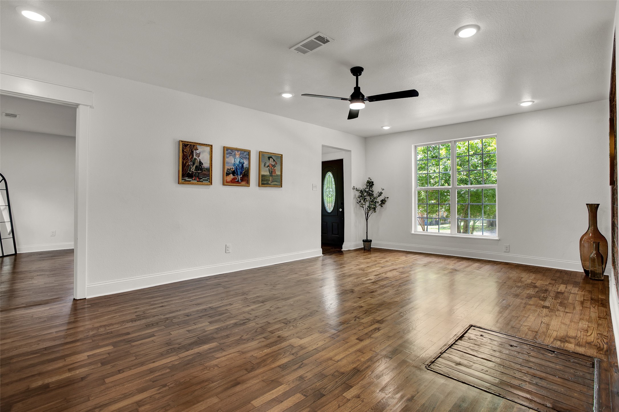 1209 W Woodard Street