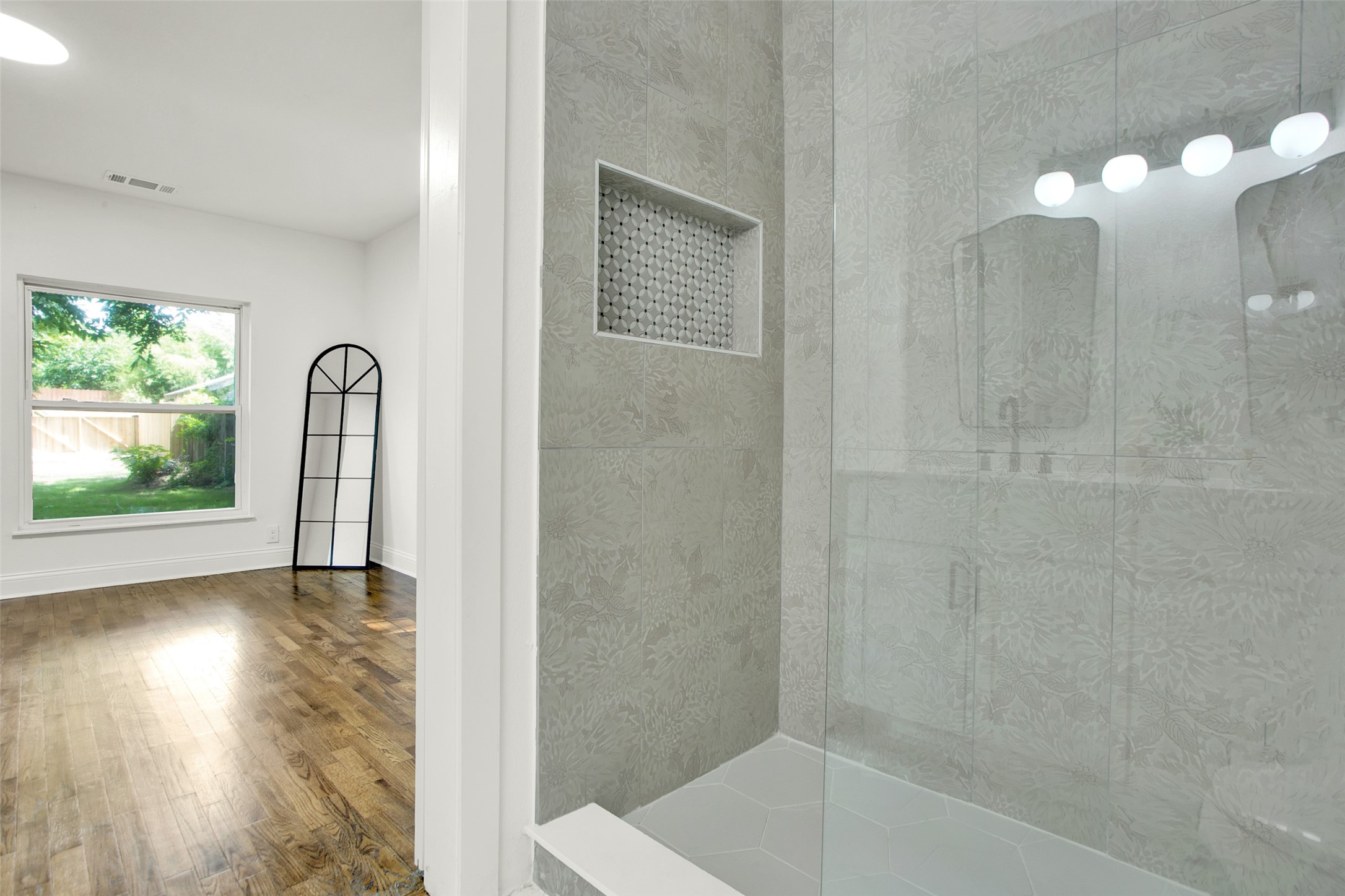 1209 W Woodard Street