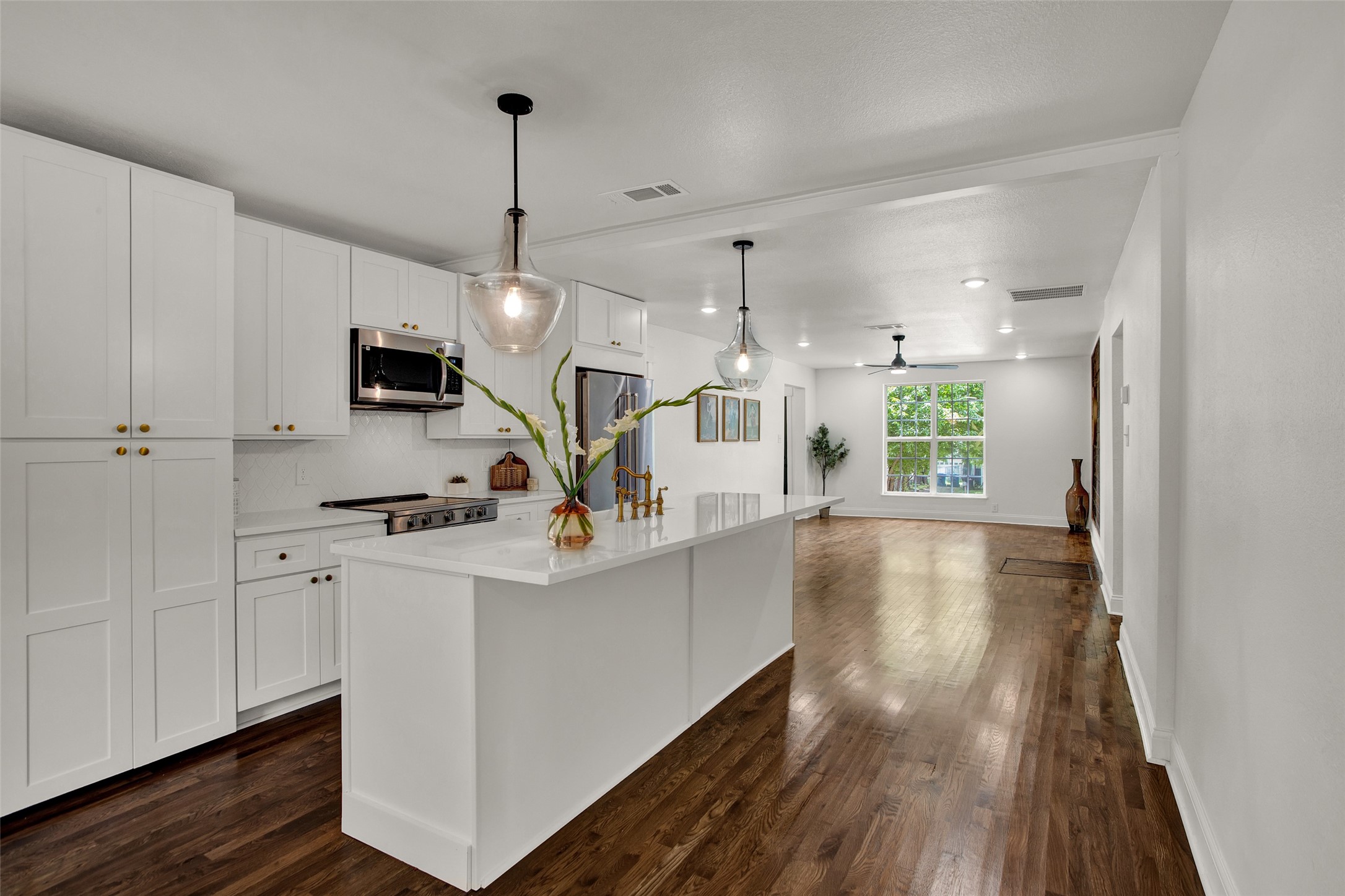 1209 W Woodard Street