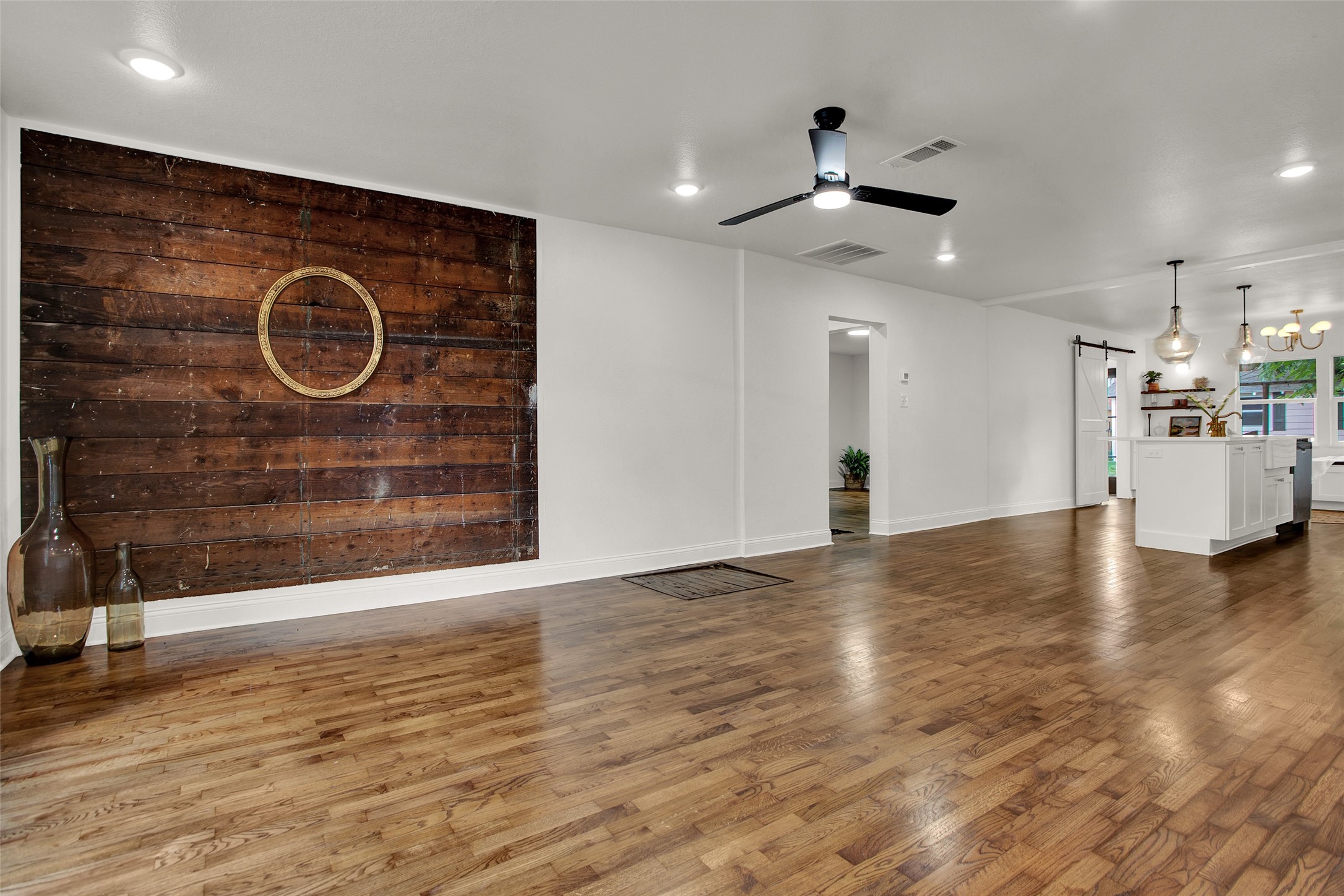 1209 W Woodard Street