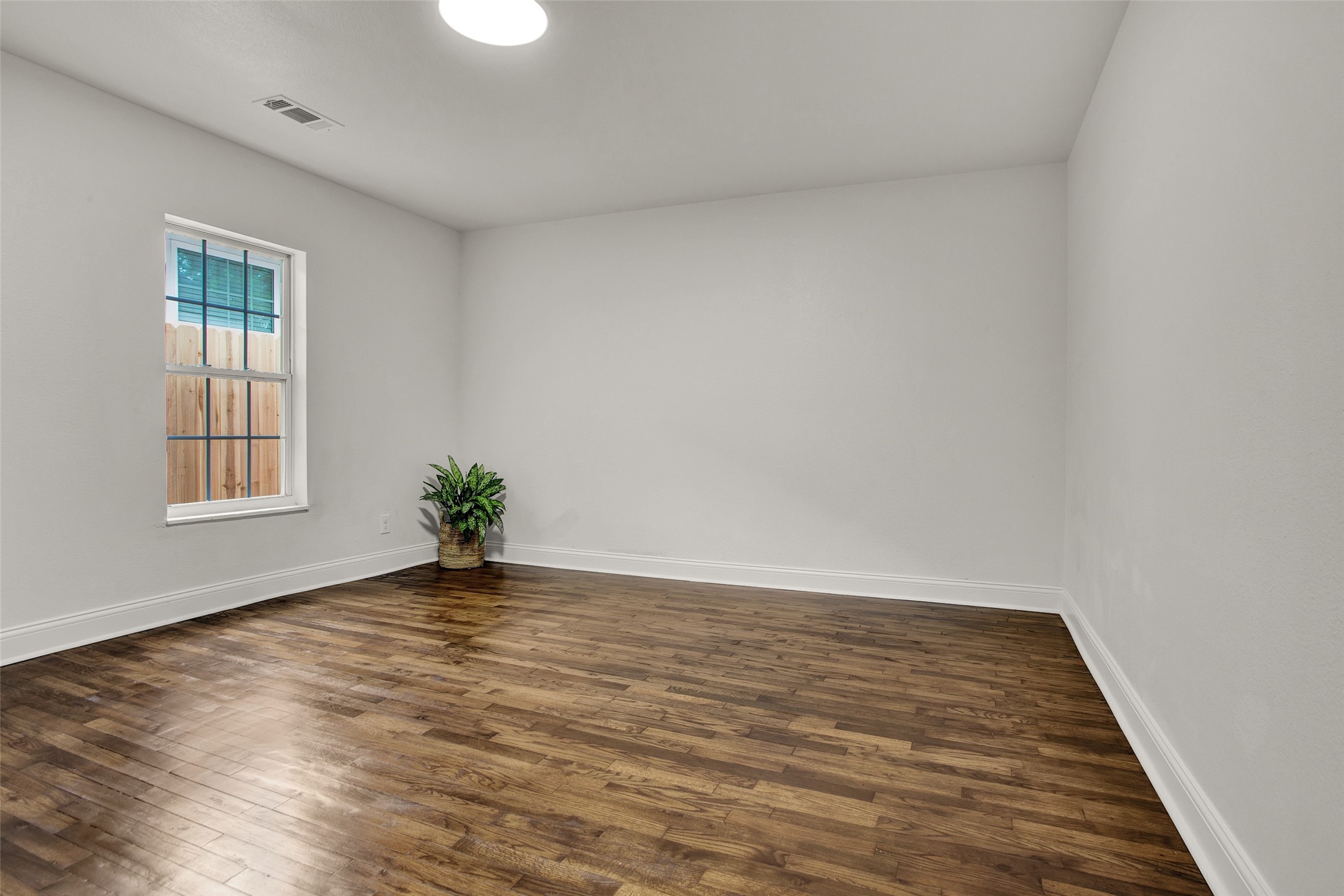 1209 W Woodard Street