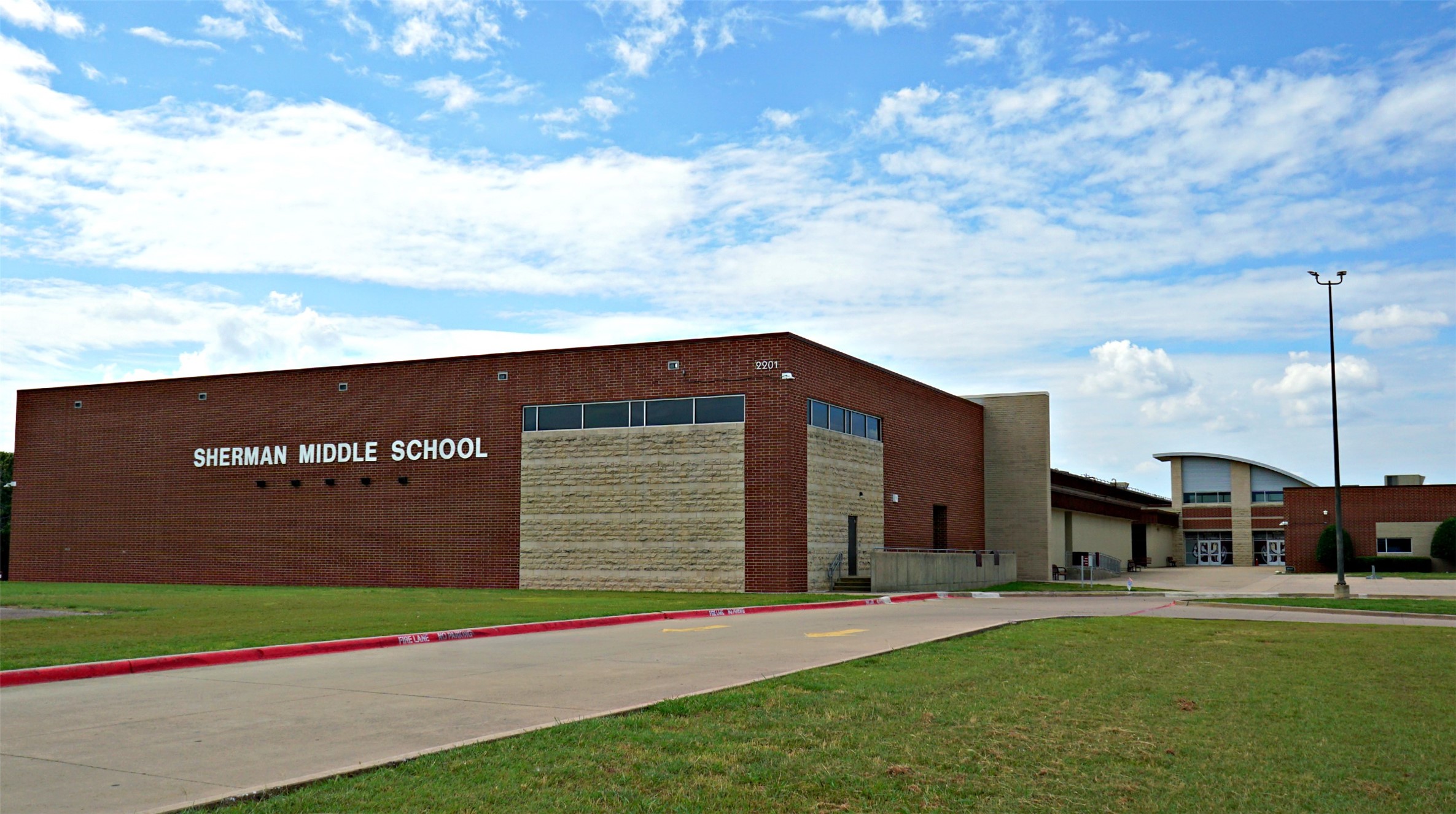 905 S Andrews Avenue