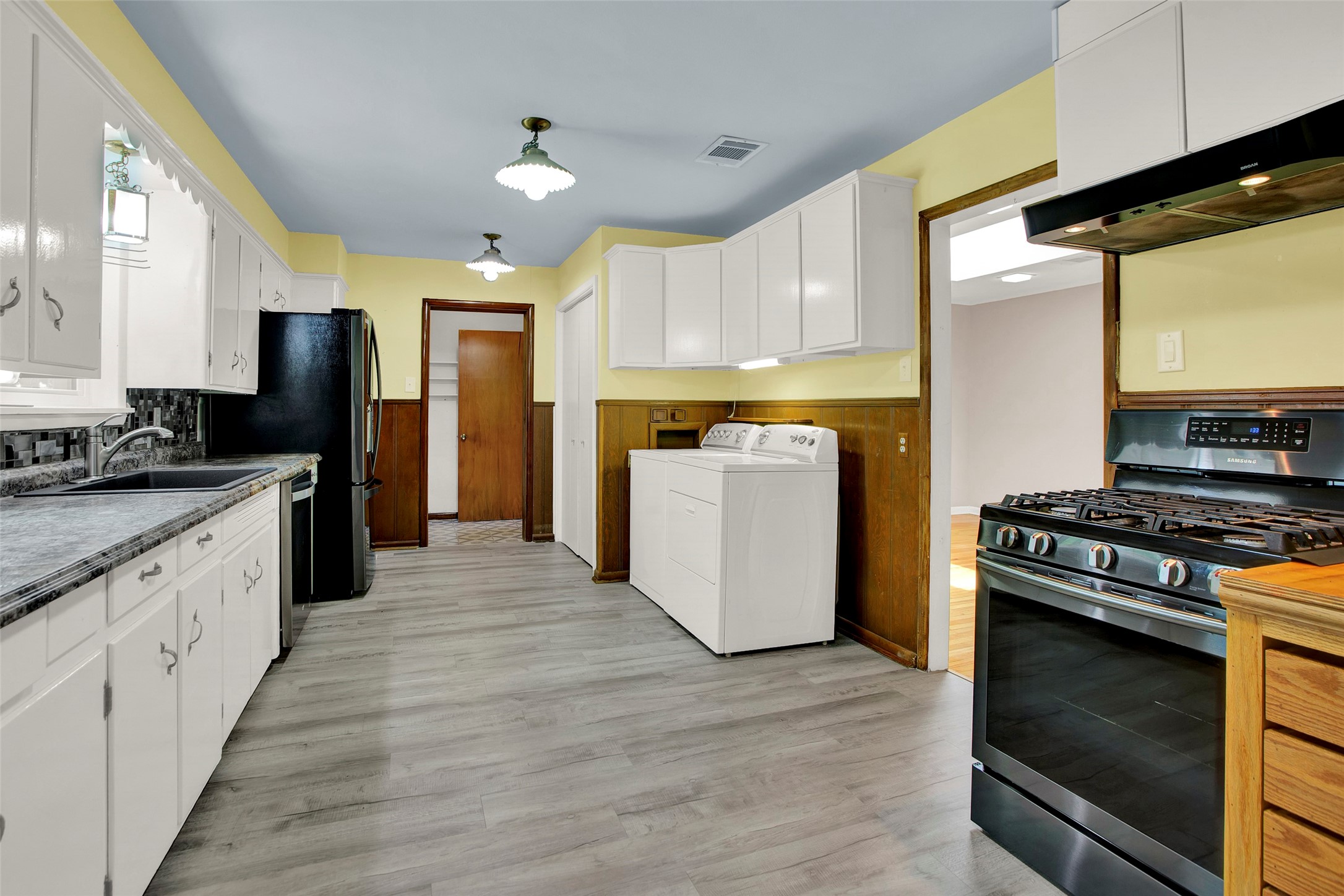 905 S Andrews Avenue