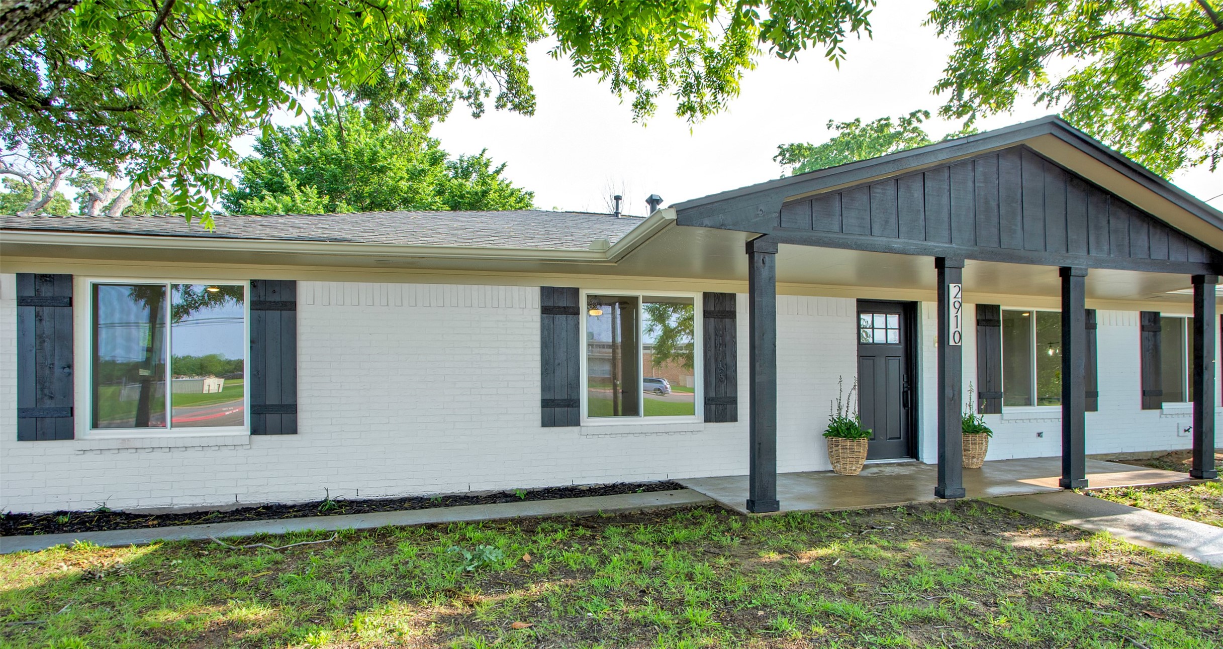 2910 W Crawford Street