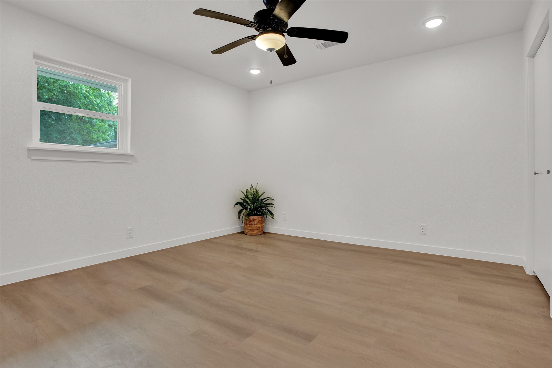 2910 W Crawford Street