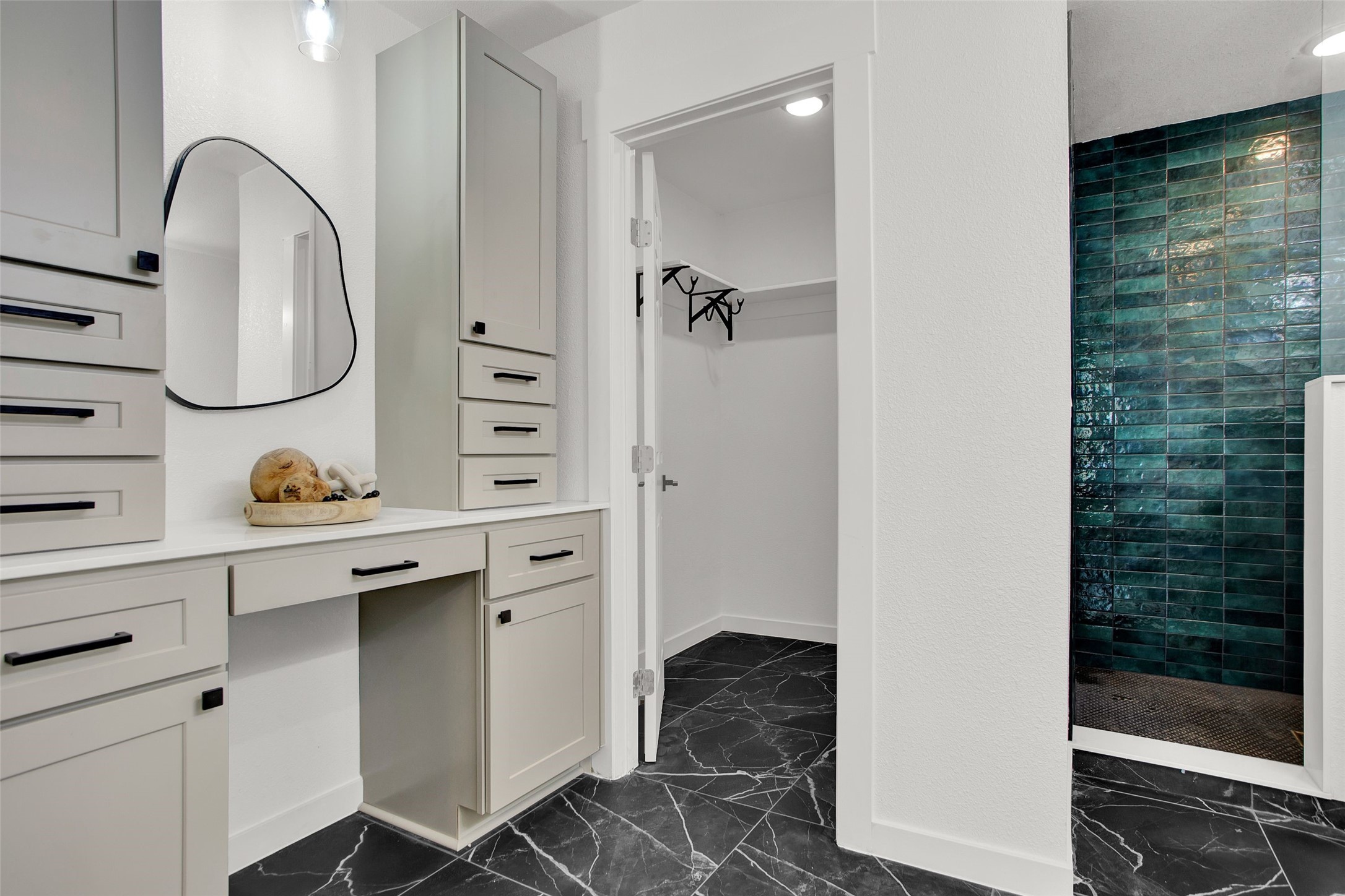 2910 W Crawford Street