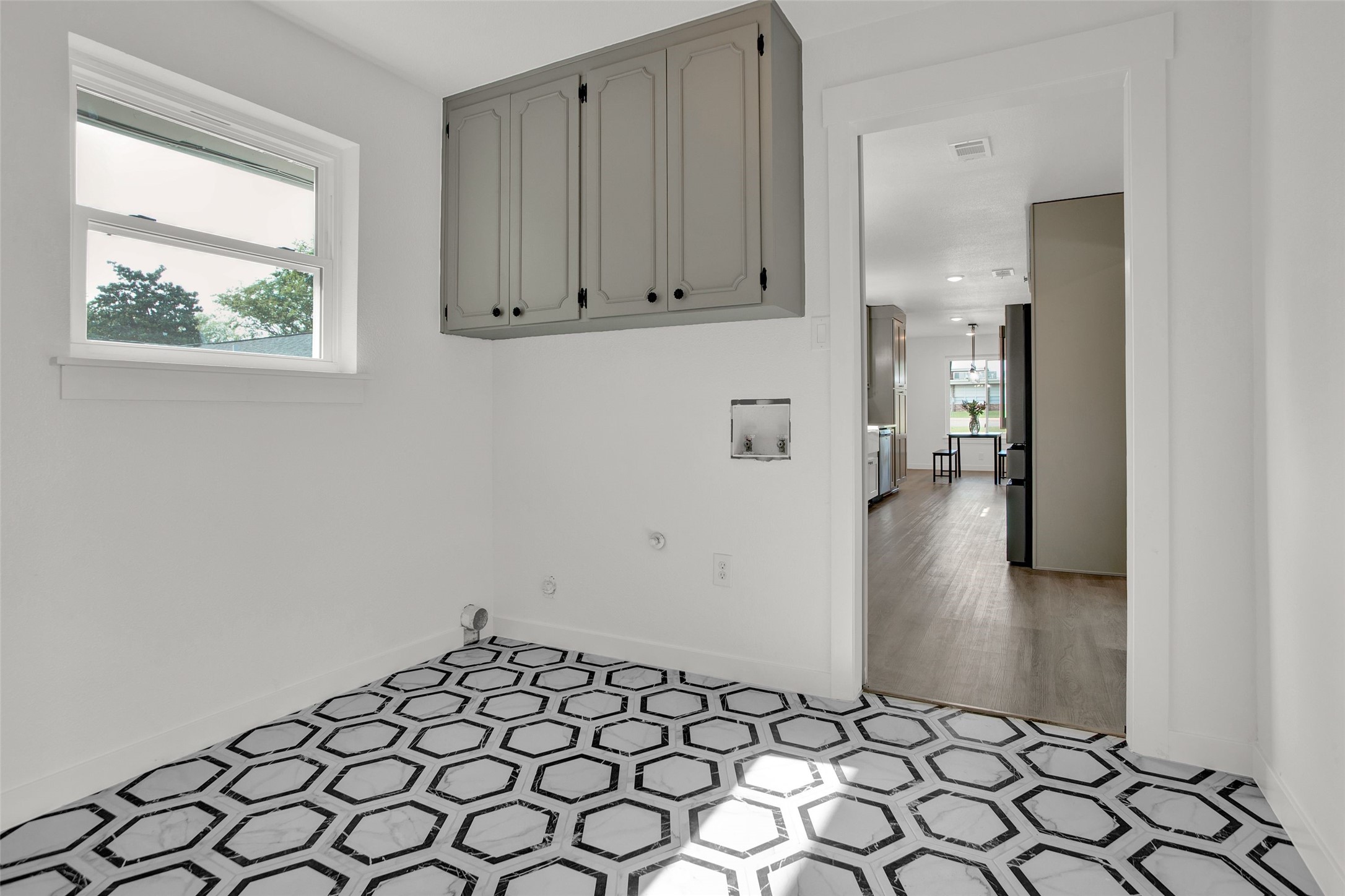 2910 W Crawford Street