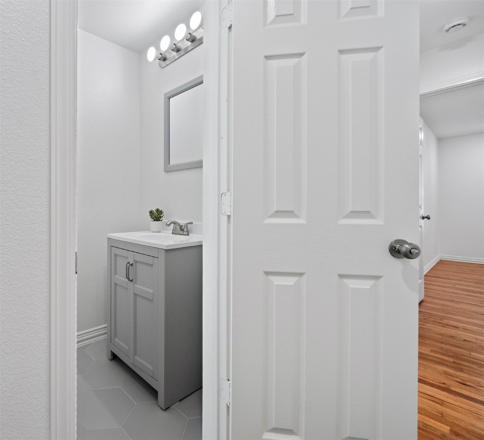 730 S Andrews Avenue