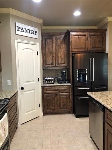 2505 W Center Street