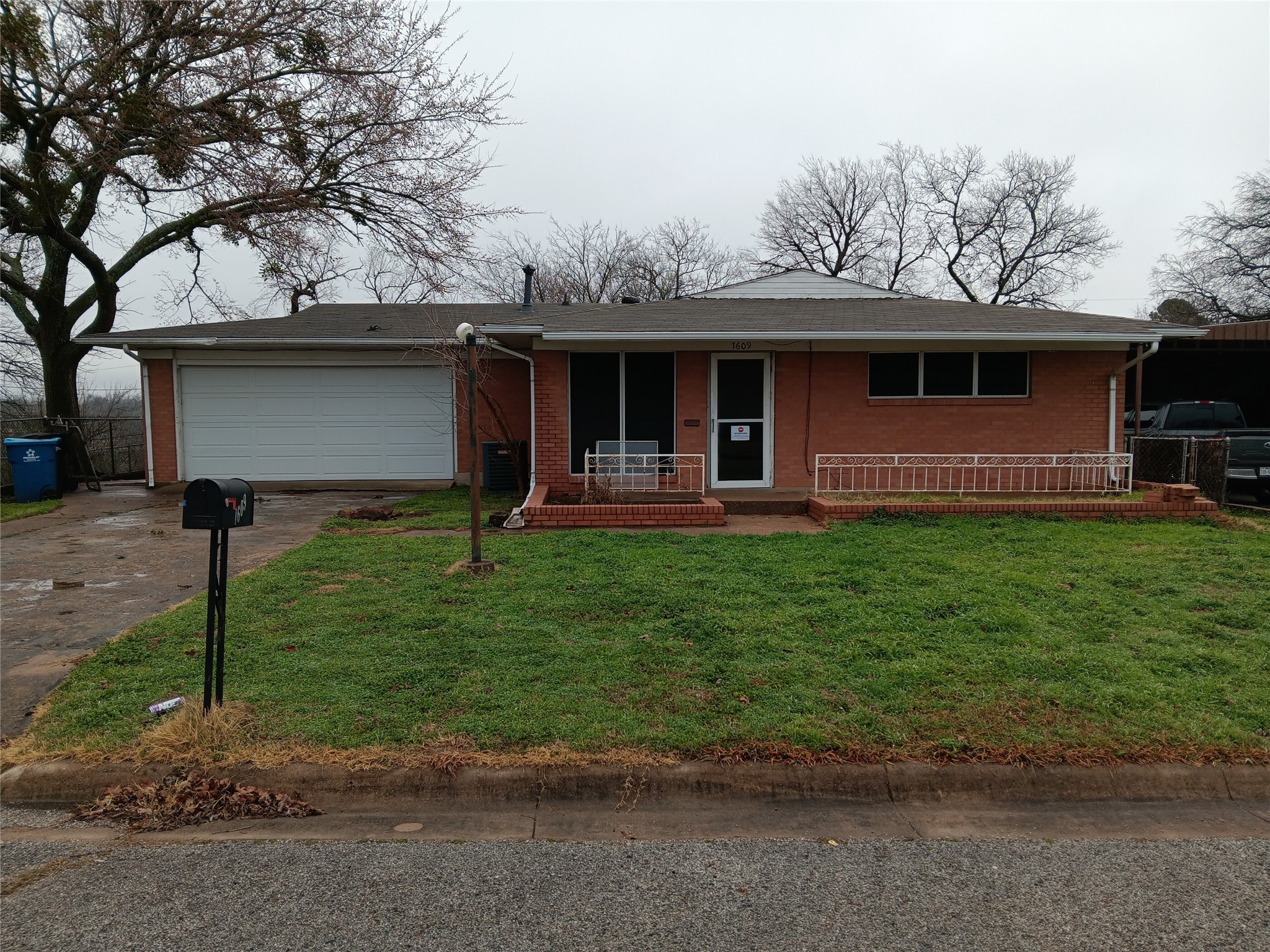 1609 W Woodard Street