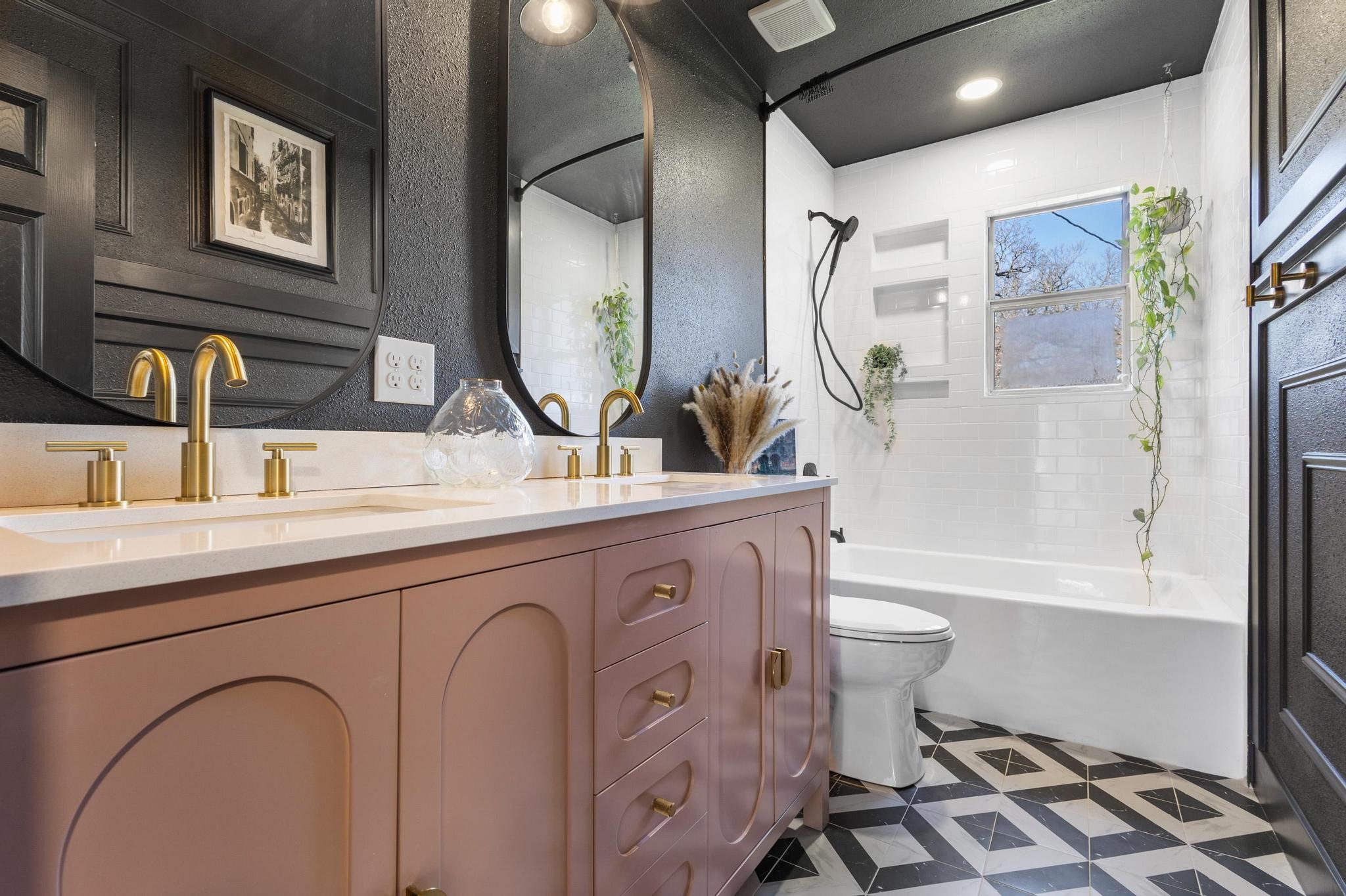 423 E Washington Street