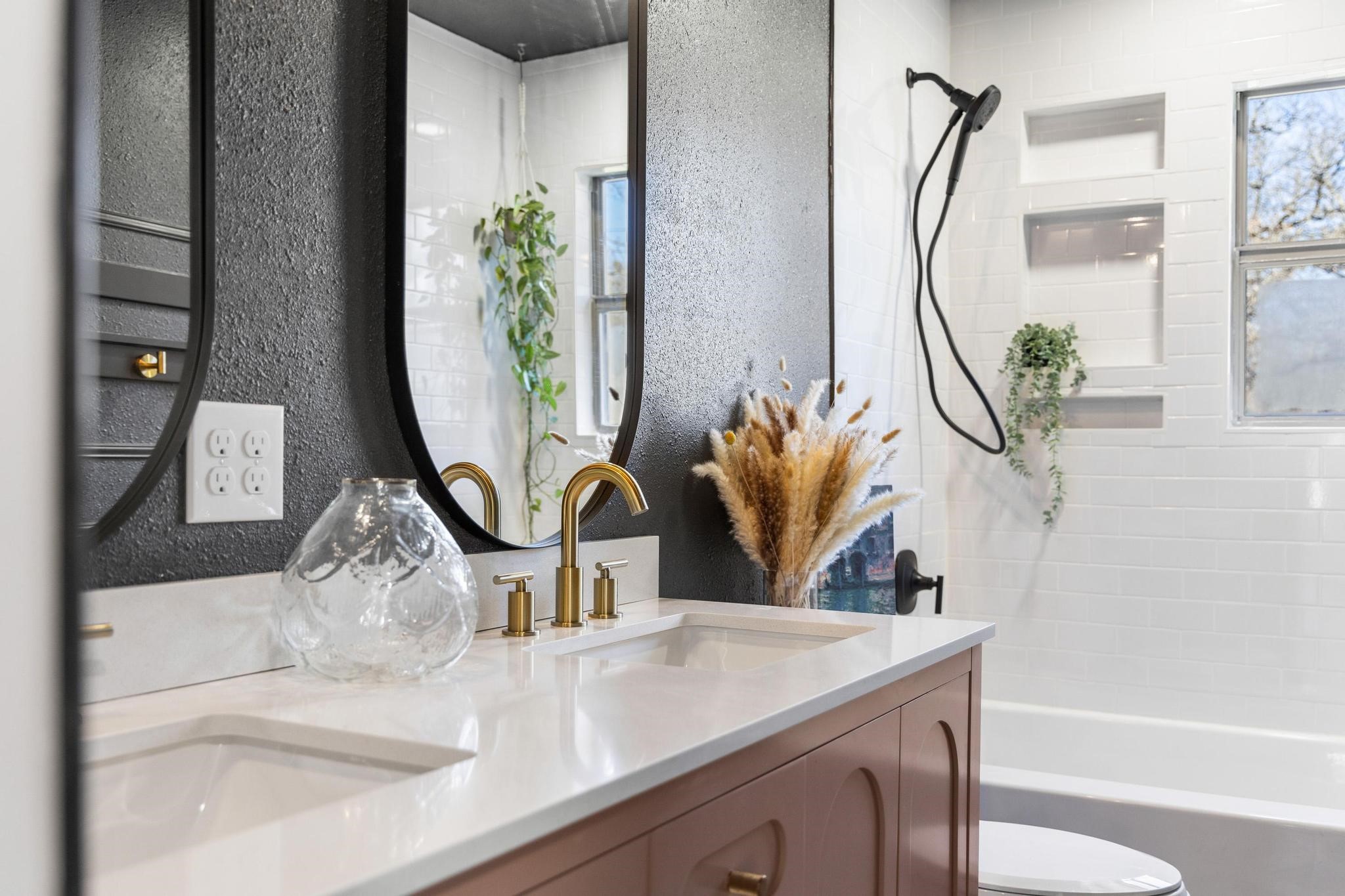 423 E Washington Street