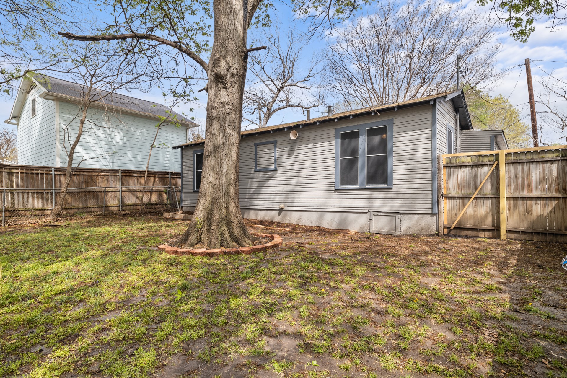 1105 W Virginia Street