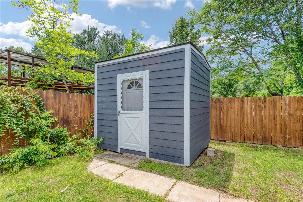 3015 S Fannin Avenue