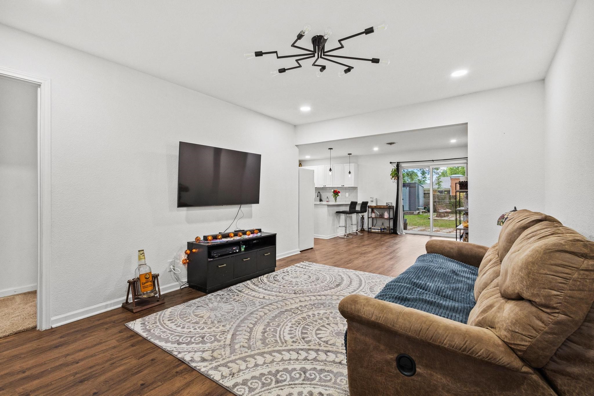 1807 W Belden Street