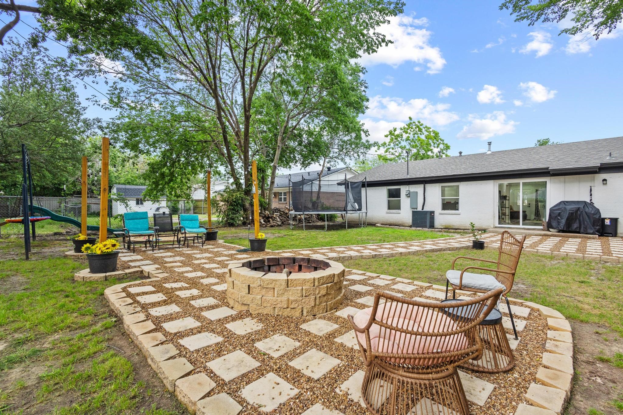 1807 W Belden Street