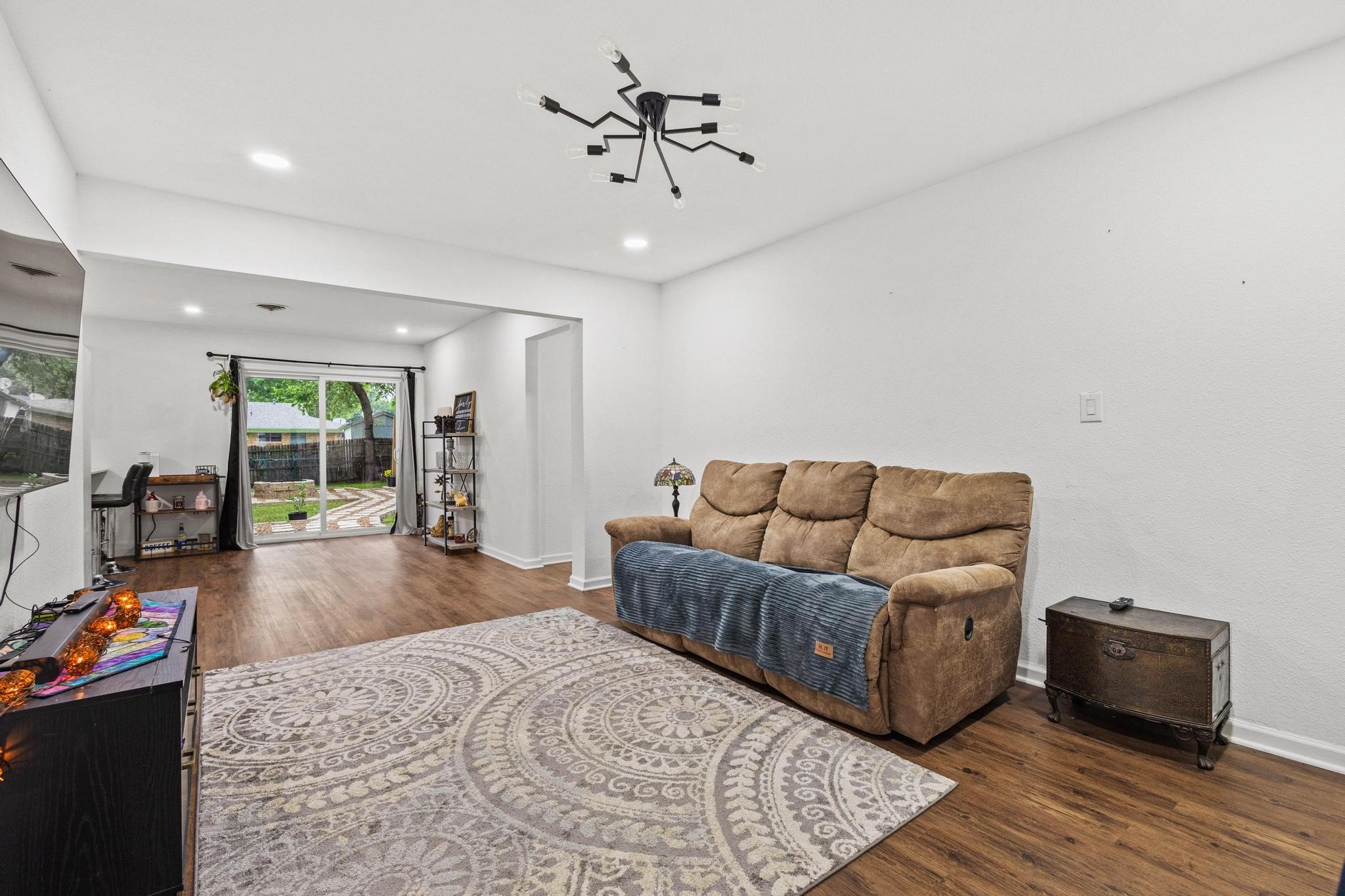 1807 W Belden Street