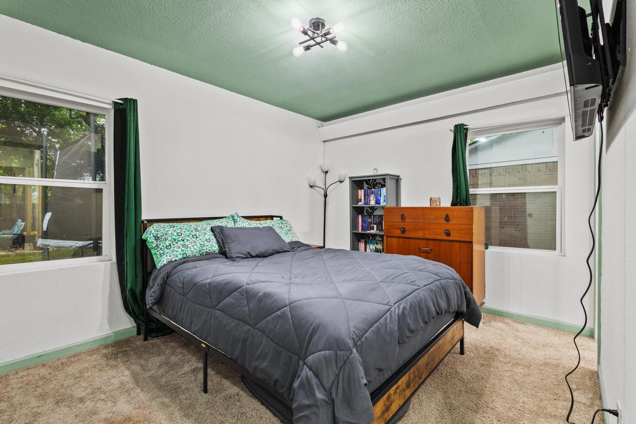 1807 W Belden Street