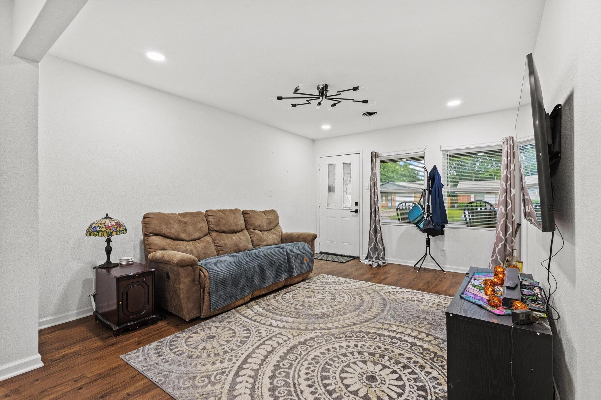 1807 W Belden Street