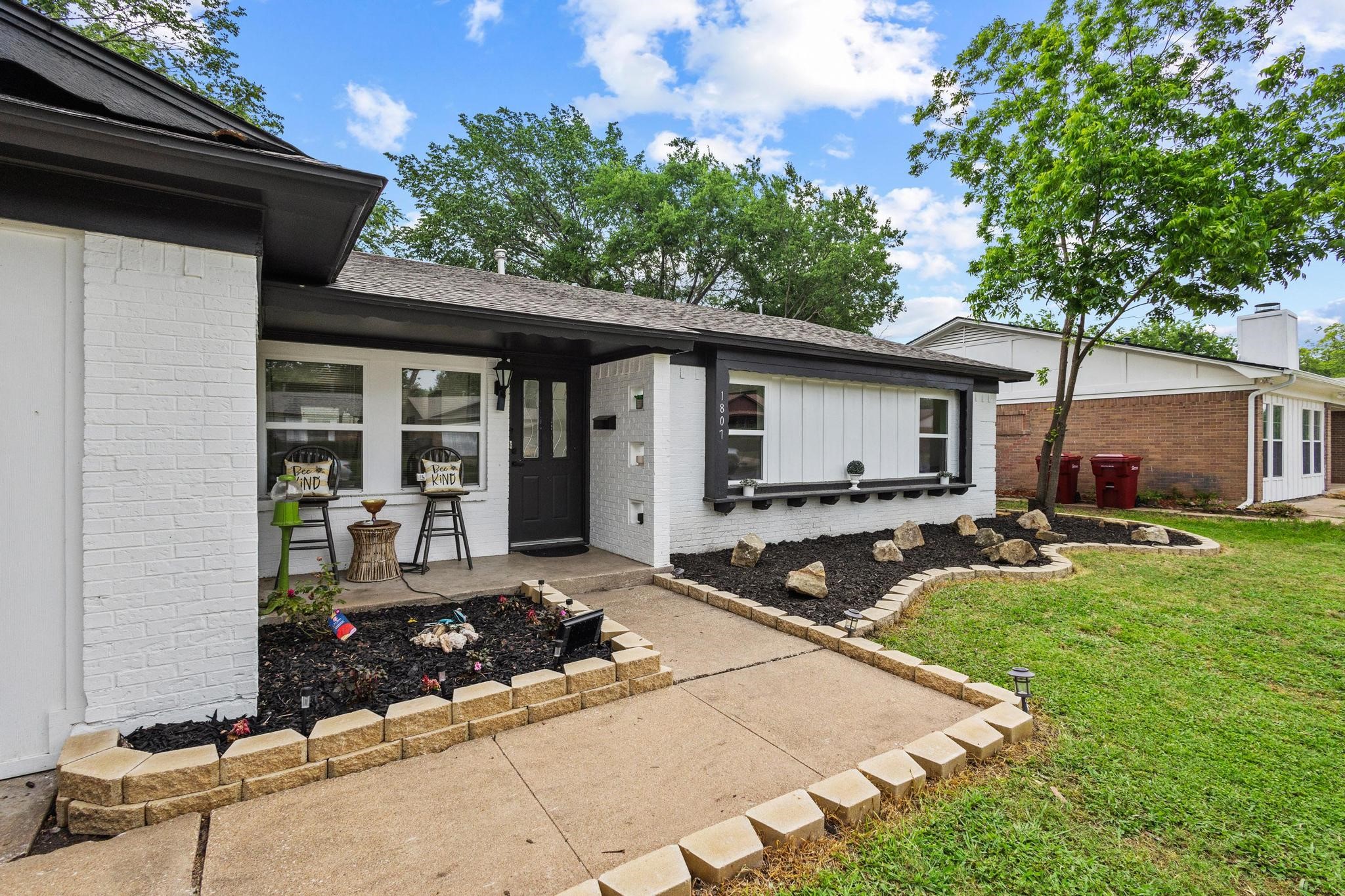 1807 W Belden Street