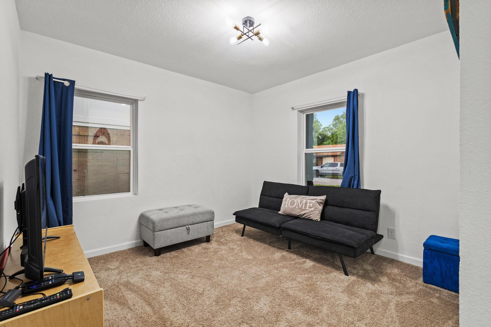 1807 W Belden Street