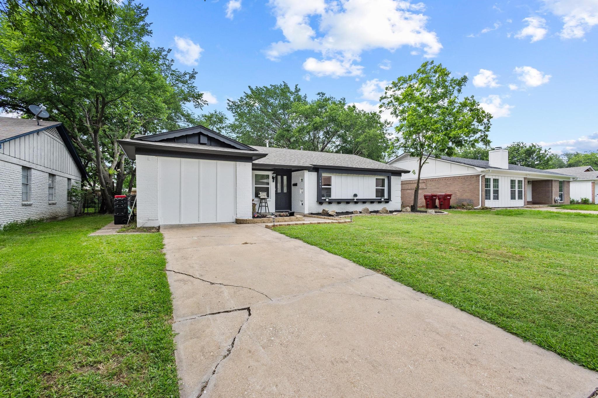 1807 W Belden Street