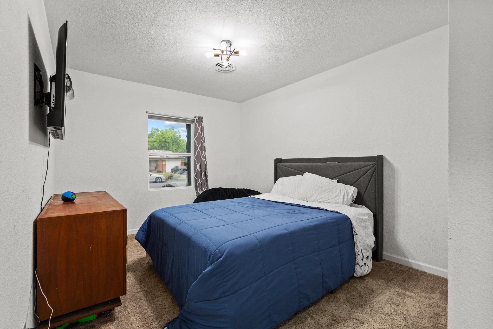 1807 W Belden Street