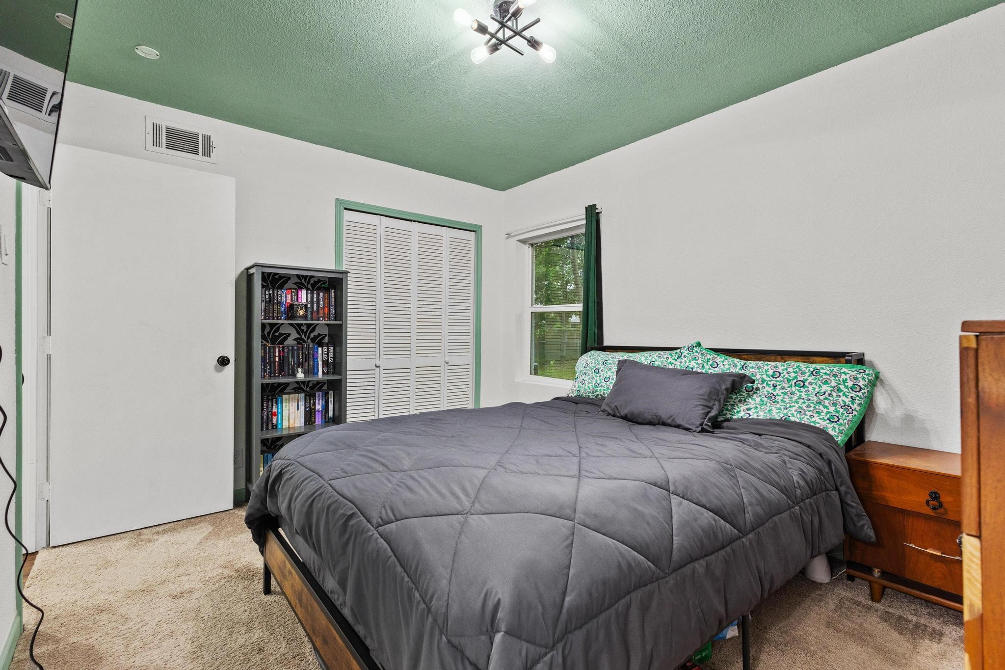 1807 W Belden Street