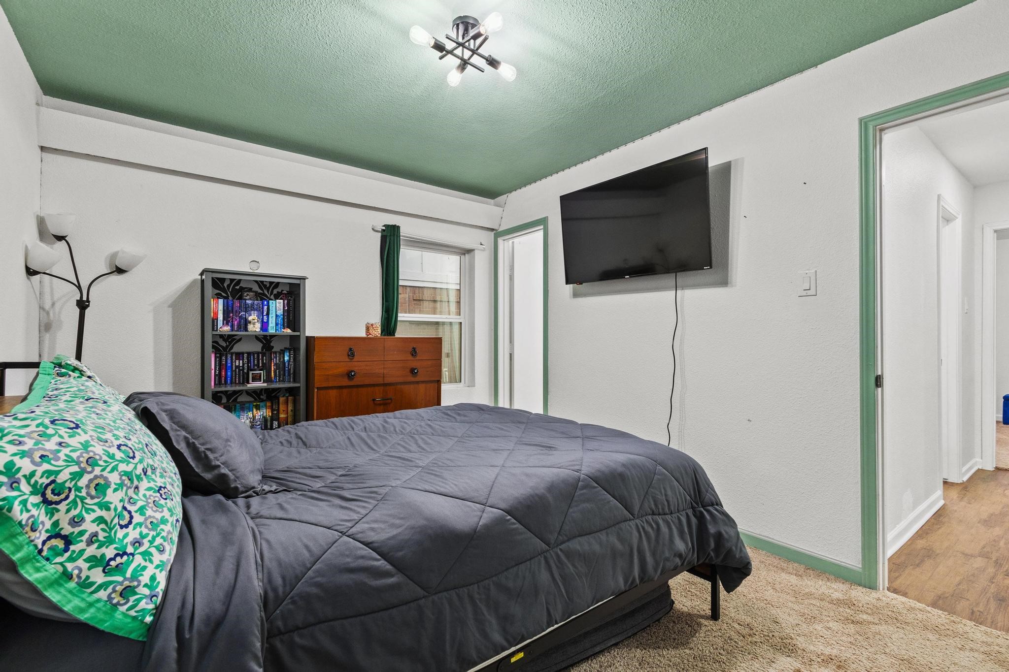 1807 W Belden Street