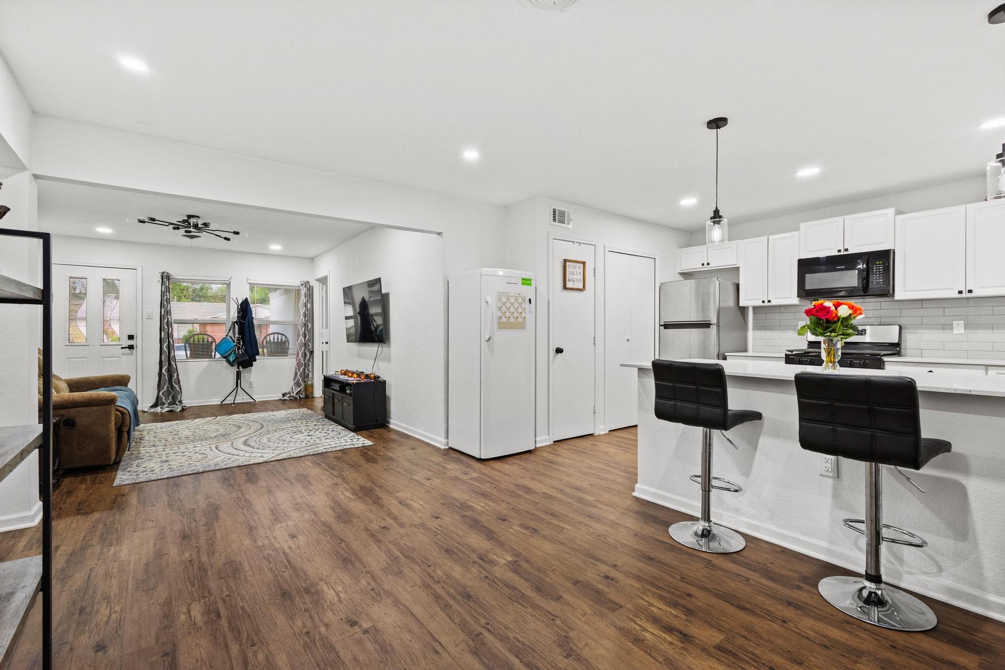 1807 W Belden Street